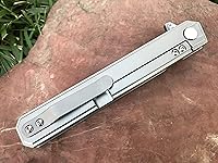 Vista 5 de TACTICAL GEARZ Navaja de bolsillo de Damasco para EDC, mango de titanio sólido, hoja Tanto de acero Damasco VG10 de 67 capas múltiples, incluye XT