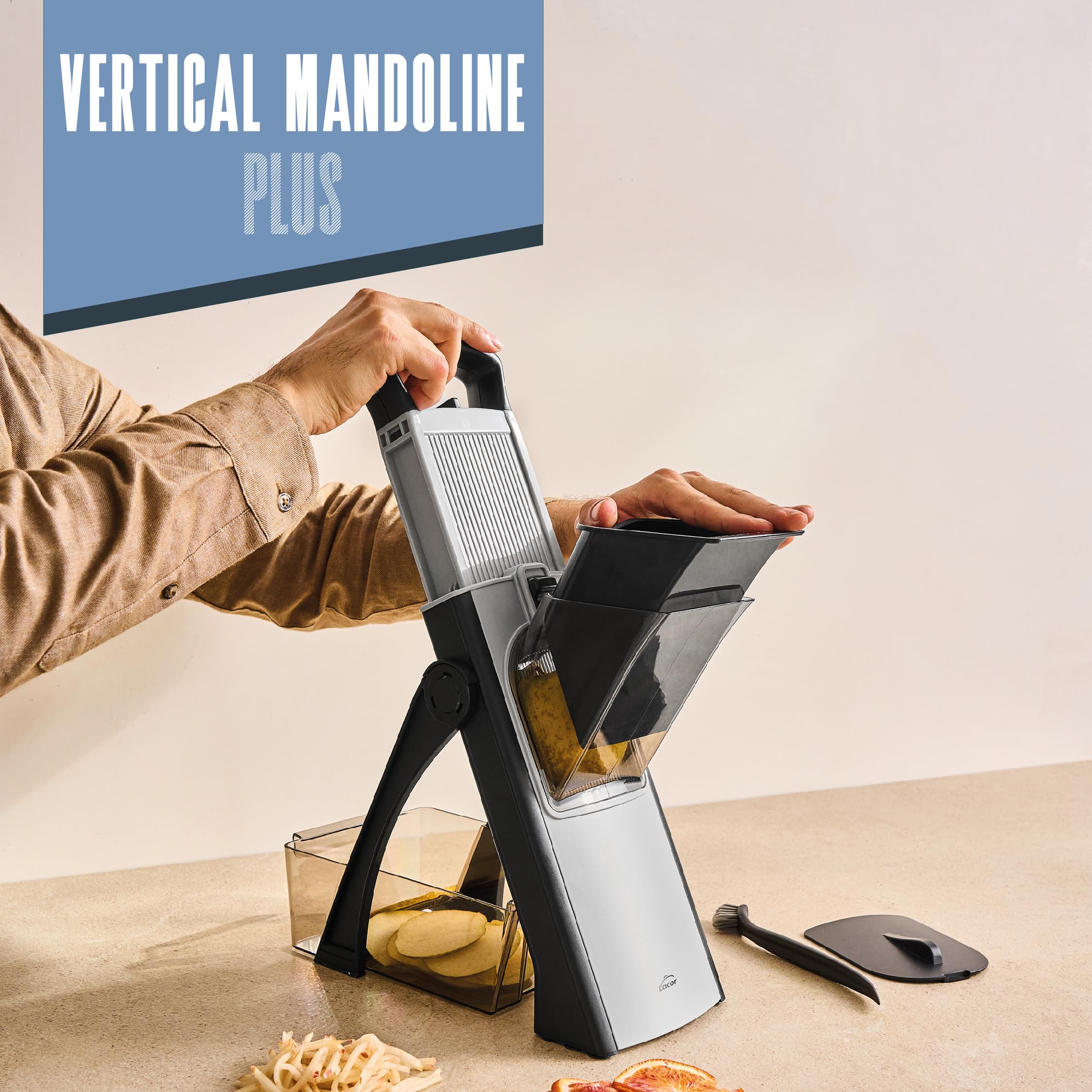 Lacor 60860 - Mandolino verticale più, lama in acciaio inox Acciaio,... | Realizzato in acciaio inossidabile alimentare; alta resistenza alla corrosione e usura quotidiana in cucina