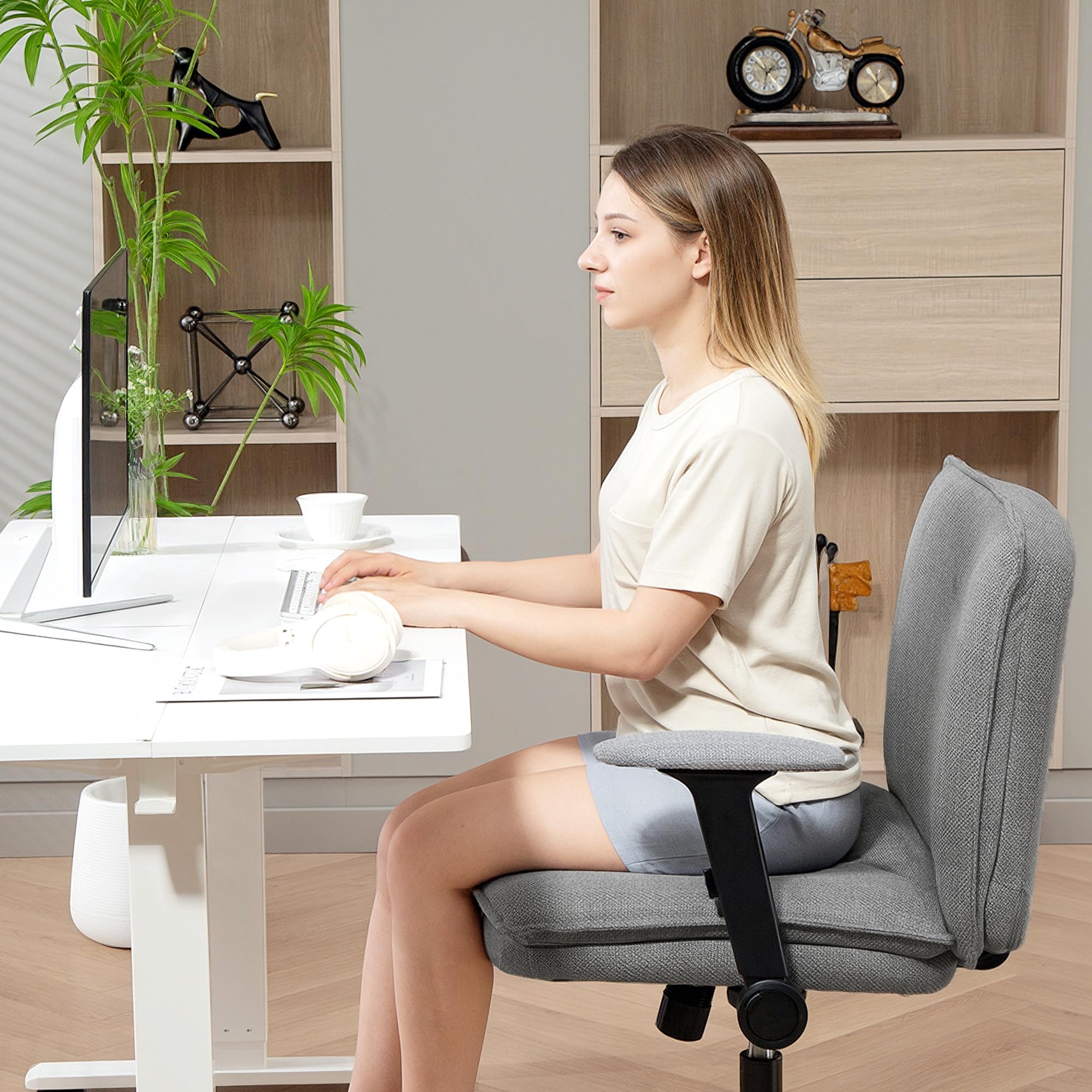 HOMCOM Bürostuhl Schreibtischstuhl mit Hochklappbaren Armlehnen Grau | Breite Sitzfläche, Höhenverstellbar, Schneidersitz Stuhl, Drehstuhl, Leinenoptik, für Home-Office