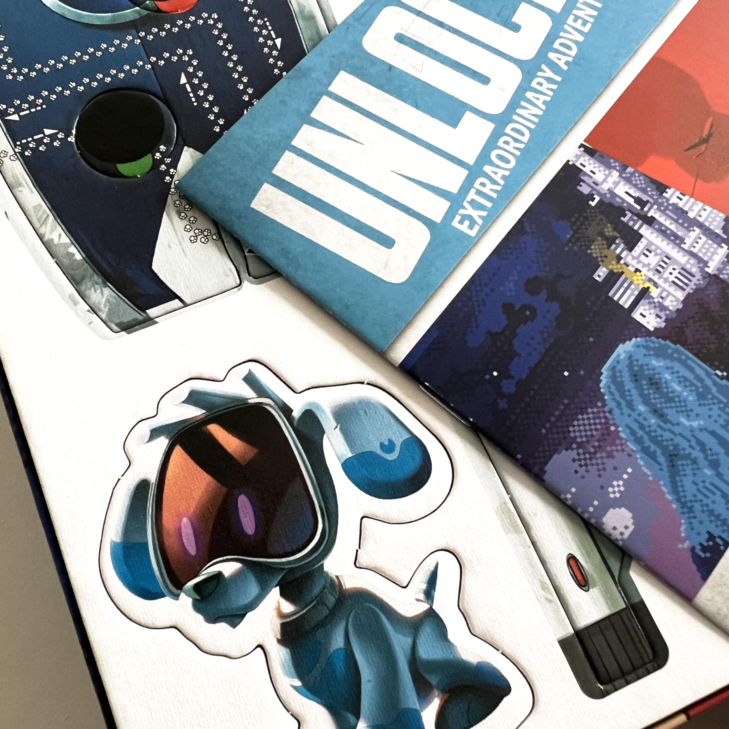 Asmodee - ¡Desbloquea! Aventuras extraordinarias, juego de mesa con aplicación, Escape Room, 1-6 jugadores, más de 10 años, edición italiana