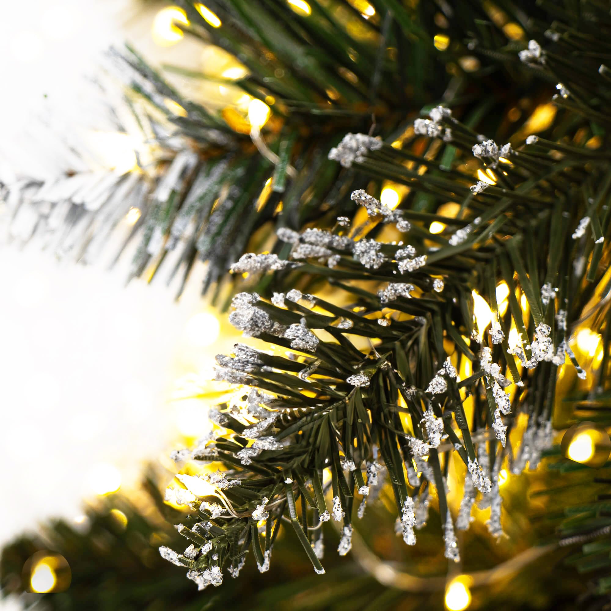 Sapin De Noël Artificiel Pin Avec Tronc Naturel - 220 Cm Hauteur - Branches Flexibles, Support Et Tissu De Jute Inclus - Décoration Premium