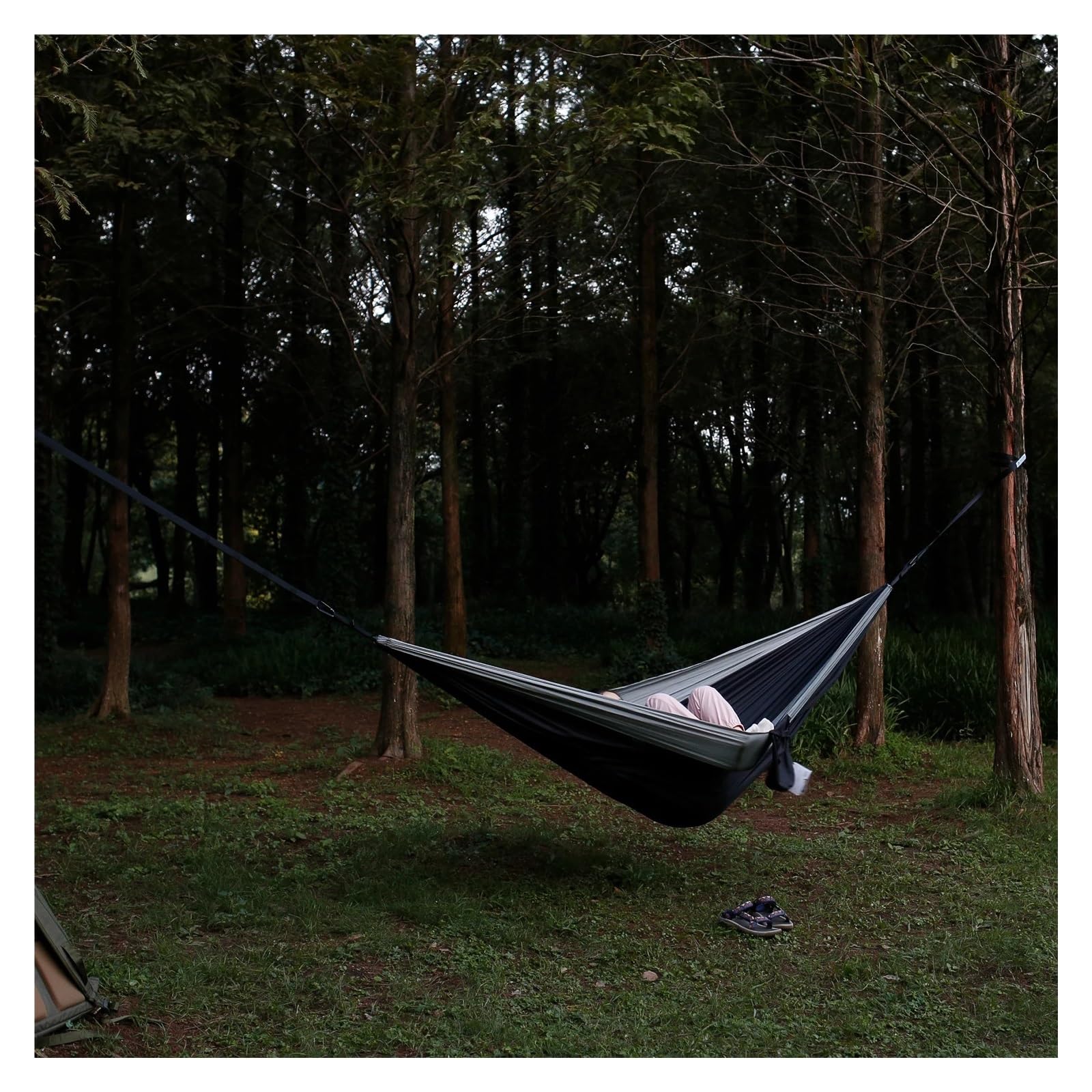 Amaca in nylon da campeggio all'aperto, tessuto leggero e portatile for paracadute singolo e doppio con 2 cinghie for albero