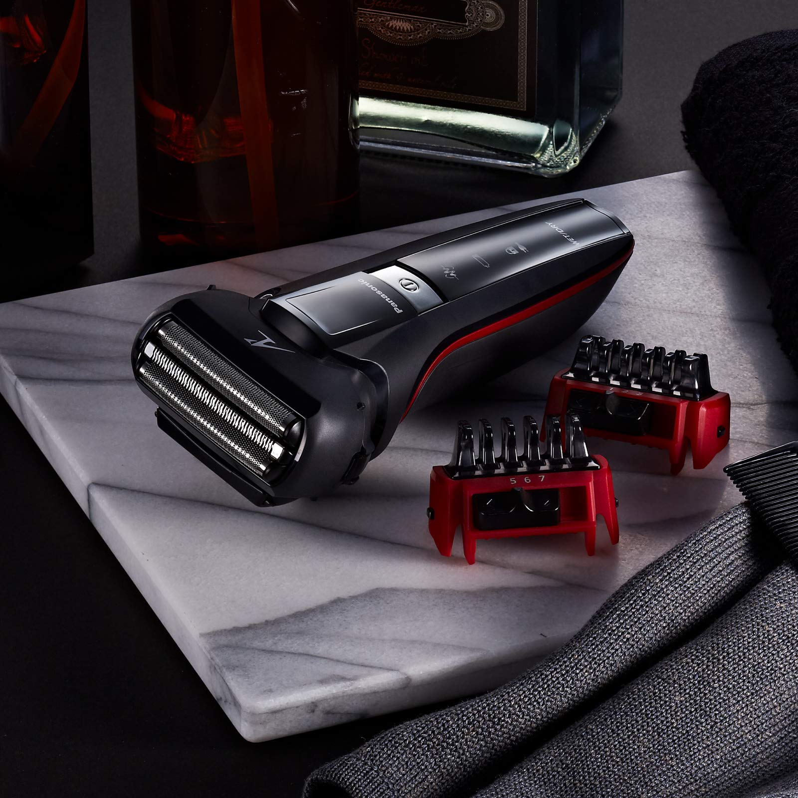 Panasonic Series 500 ES-LL41 Personalcare Rasoir 3 lames Wet & Dry 2 accessoires 50 min d'autonomie 1 heure de charge Moteur linéaire Noir