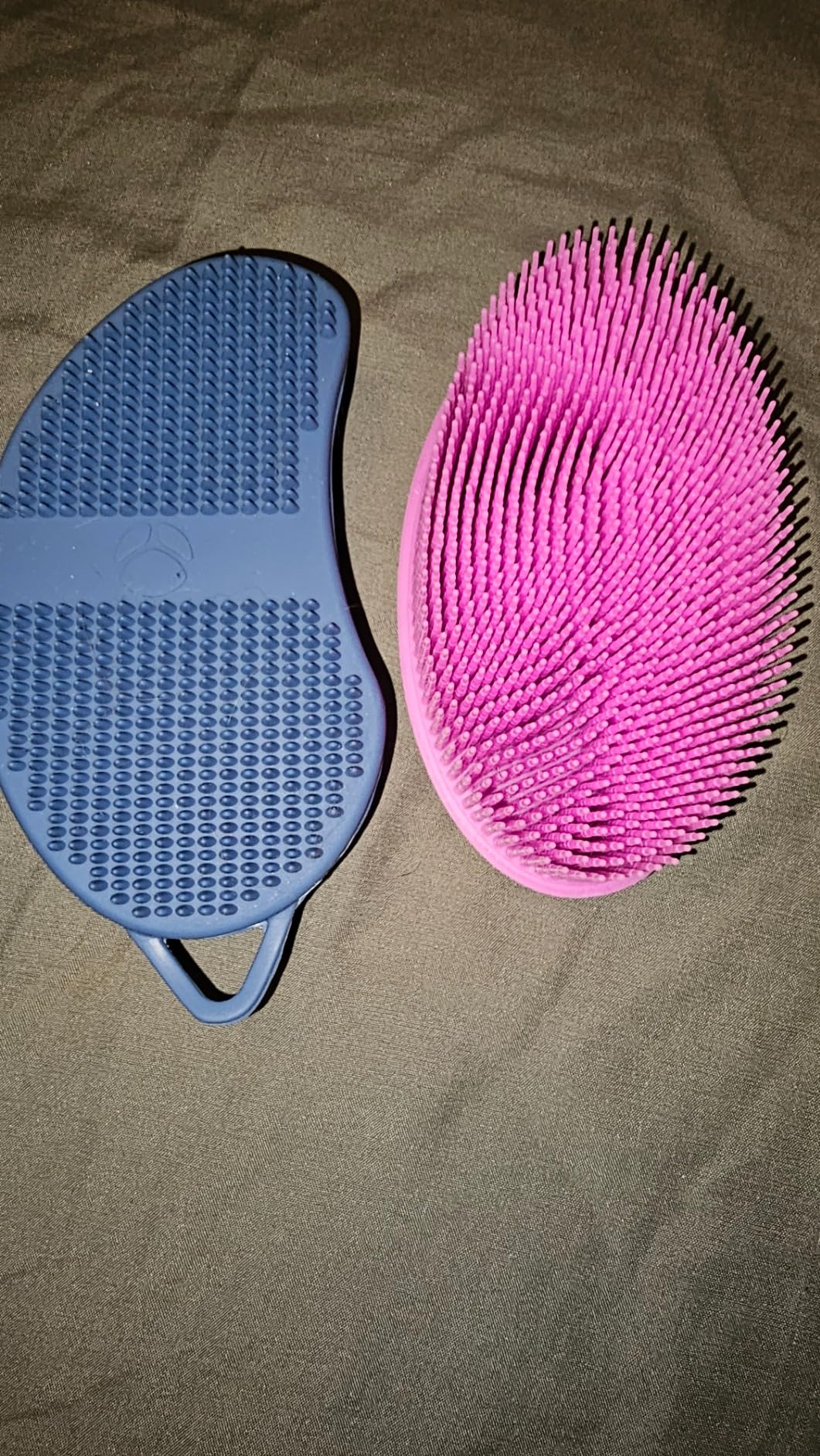 MainBasics Silicone Body Scrubber Dual-Sided Shower Loofah and Exfoliator (Pink, Exfoliate)