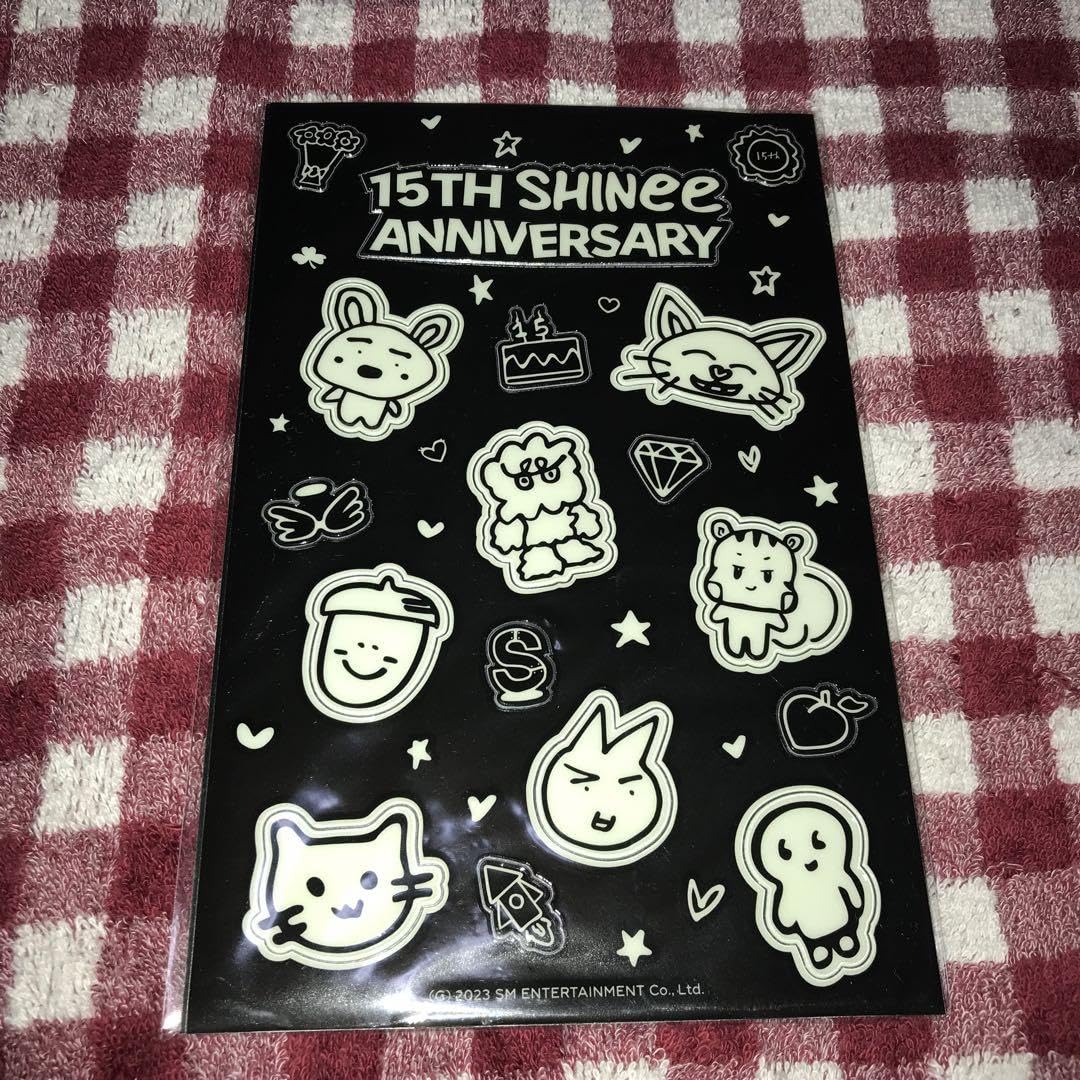 EXOとSHINeeのシール Amazon.co.jp: shinee 15th anniversary 蓄光ステッカー シール