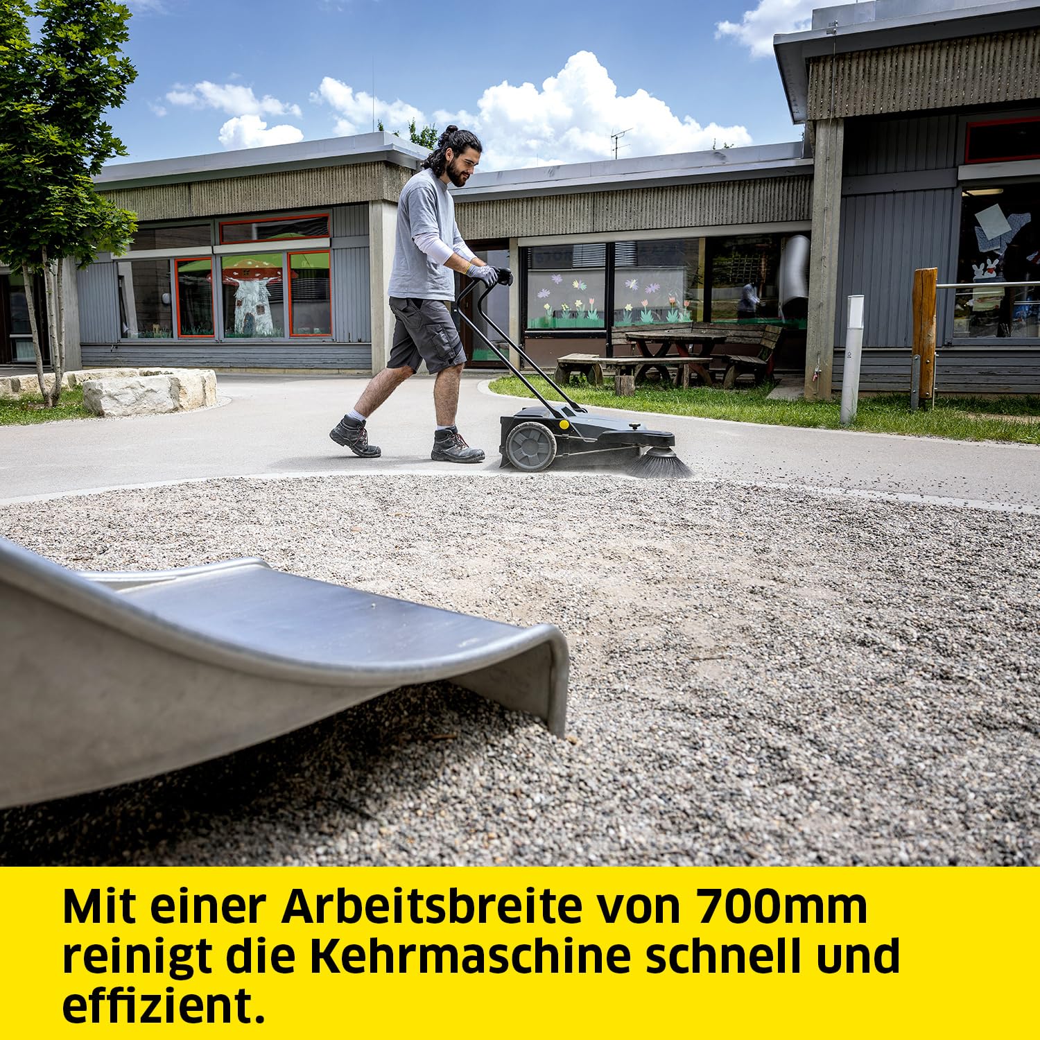 Kärcher Kehrmaschine KM 70/15 C Classic, anthrazit, (Max. Flächenleistung: 2.800m²/h, Seitenbesen rechts, Kehrbehälter: 15 l, Arbeitsbreite: 700 mm)