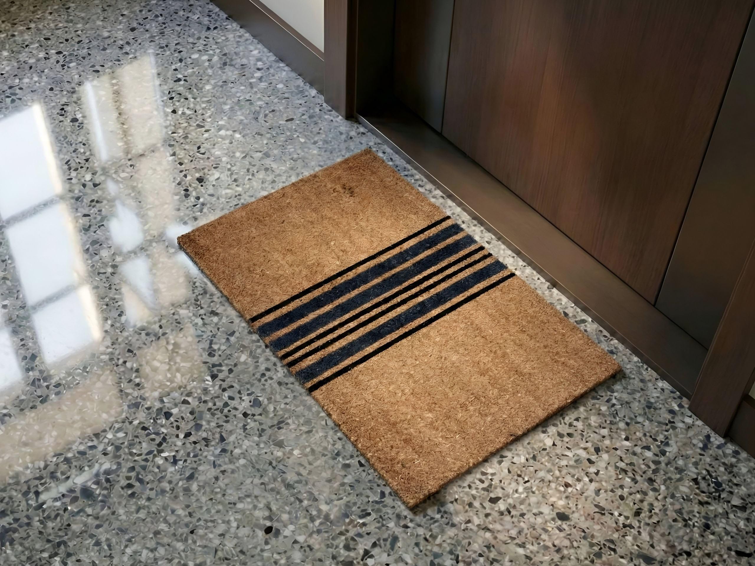Beliani Paillasson en Fibre de Coco 40 x 60 cm Antidérapant Dessous en PVC Motif Rayé Naturel Togiak
