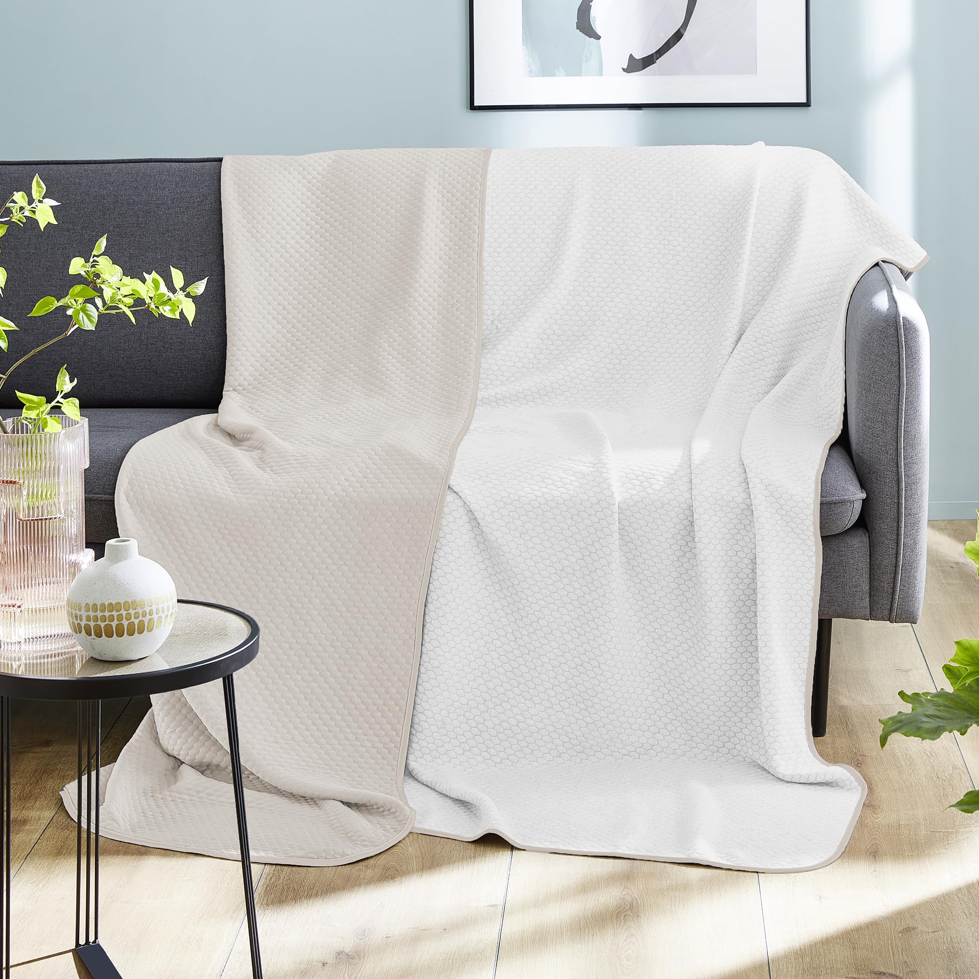 Ibena kühlende Decke 150x200 cm - Kühldecke, weich & waschbar, selbstkühlend für Sommer beige