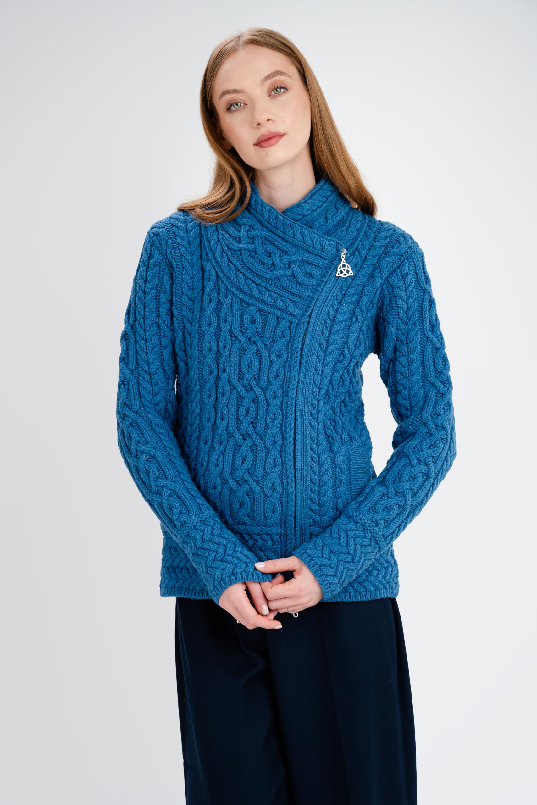 SAOL Irisch Cardigan für Damen aus 100% Merinowolle Irland Sweater Zopfmuster Reißverschluss Jacke