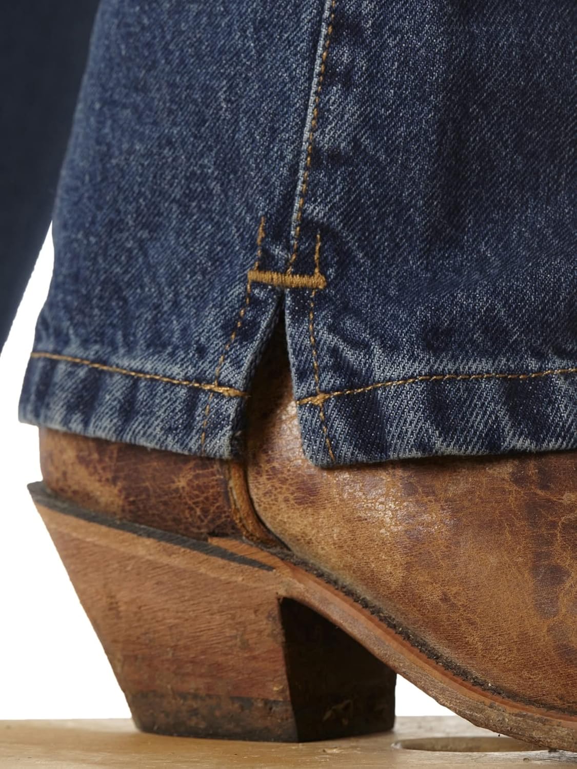 Wrangler Women’s Cash Mid Rise Vented Hem Ultimate Riding Jean