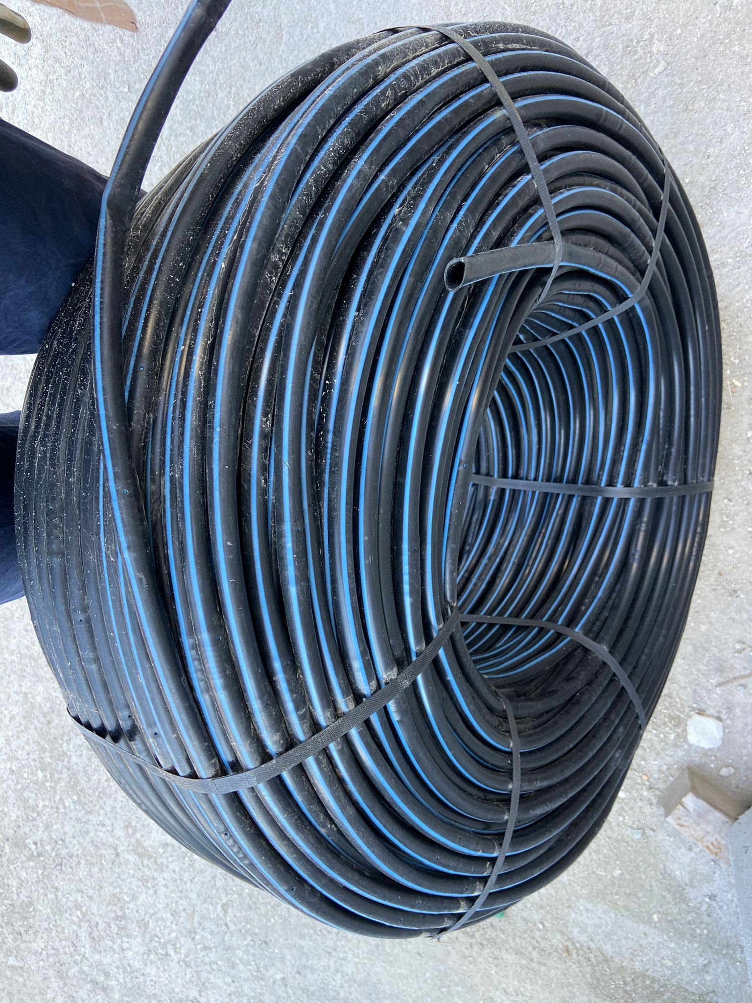 Plastic Puglia Ala Gocciolante ø 16 mm Passo 30 cm con Gocciolatore Doppio Foro, Rotolo da 400 mt, Tubo In Polietilene per Irrigazione a Goccia