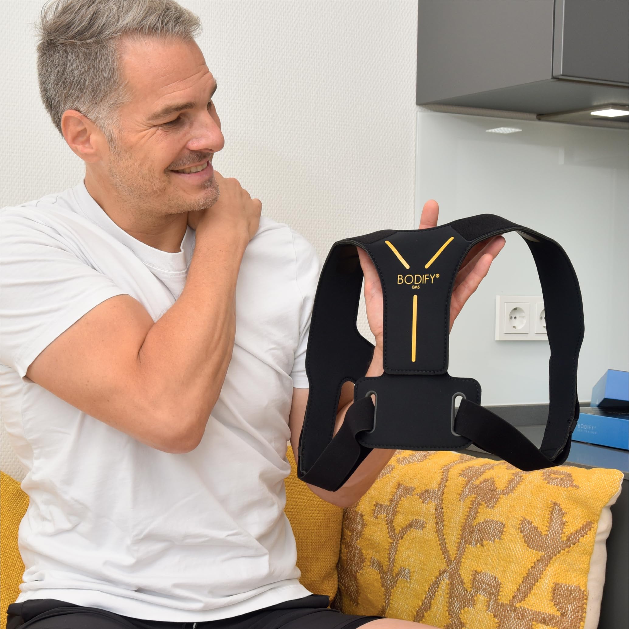 Bodify® EMS Nackentrainer Pro - Gezielte Stimulation der Nacken Muskulatur! - Muskelaufbau und verbesserte Haltung - EMS Training - Nackenmuskeltrainer - für Männer und Frauen DAS ORIGINAL