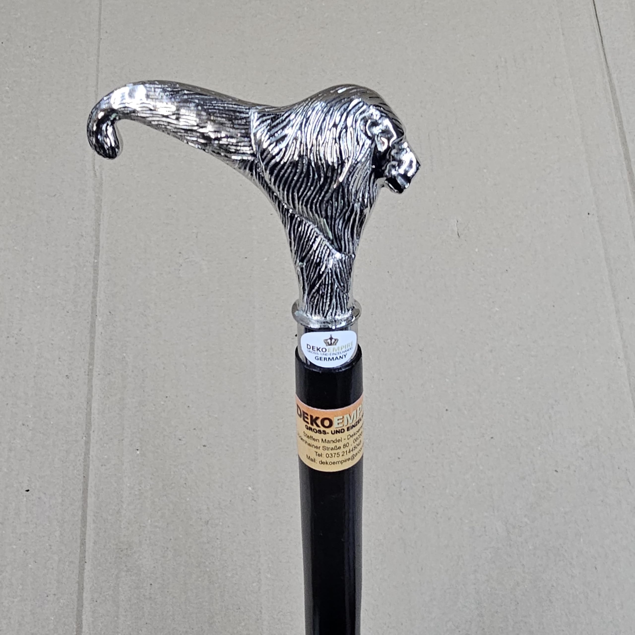 Elegancka dekoracyjna drewniana laska, laska ze srebrnym metalowym uchwytem 95 cm długości i wadze 550 g. Z wytrzymałą, antypoślizgową gumową rączką lew