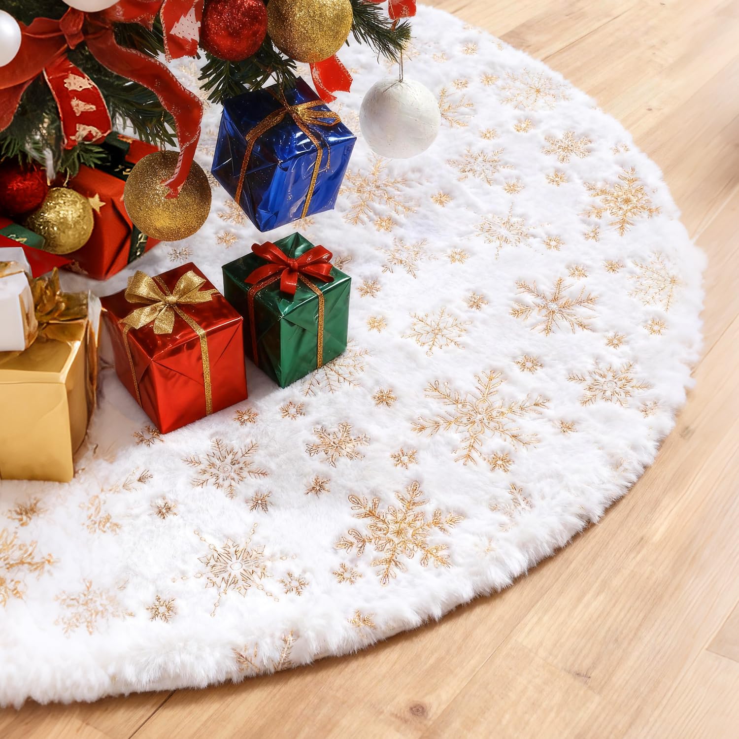 White Fluffy Christmas Tree Skirt, 36 Inch Luxury Plush Christmas Tree Bottom Base Cover with Gold Snowflakes for Xmas New Year Home Party Decorations