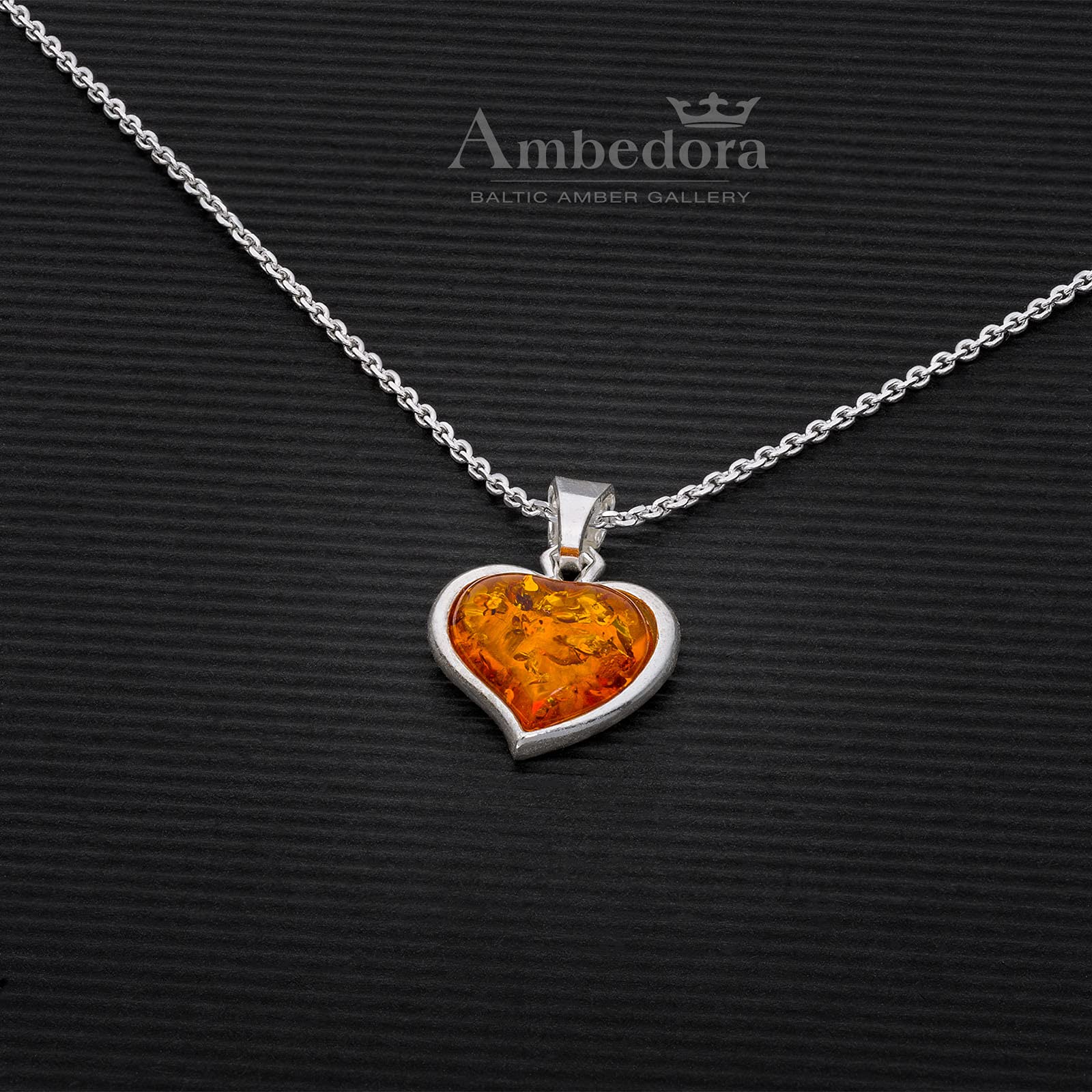 Damen Halskette mit Bernstein, Poliertes Sterling Silber, Baltischer Bernstein in Cognac Farbe, Silber Anhänger Bernstein Herz Größe S mit Kette