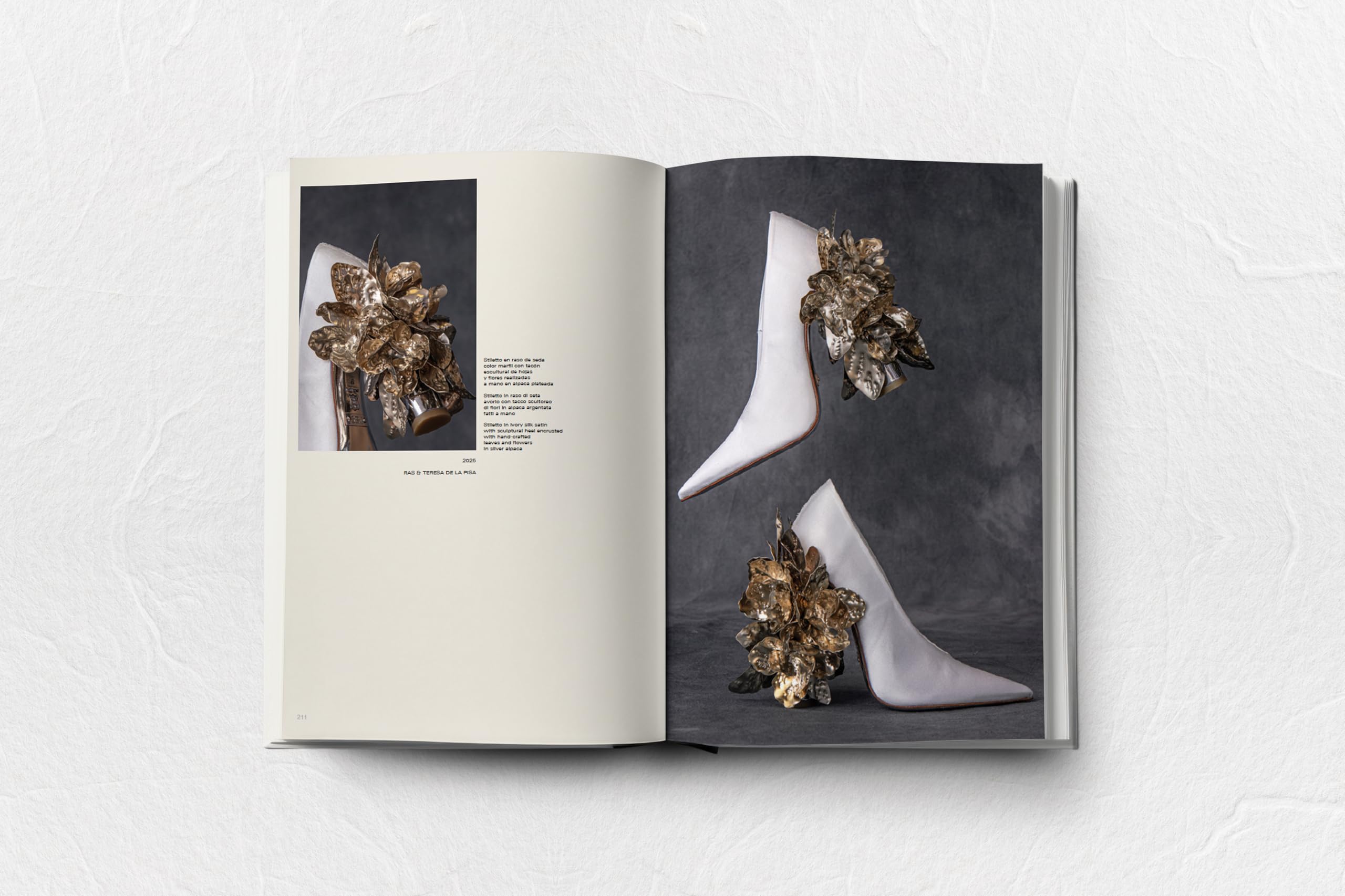 "Cristóbal Balenciaga | Shoes from Spain Tribute" - EL LIBRO