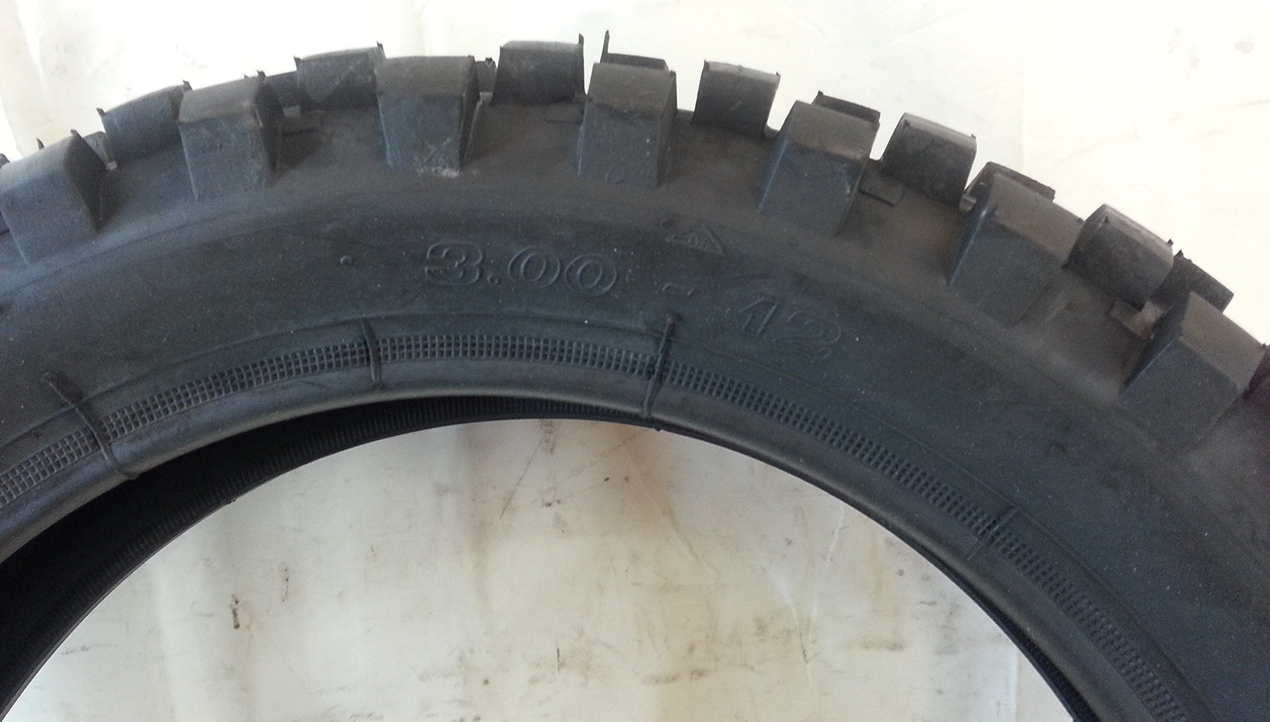 Copertone pneumatico 3.00-12 VEE RUBBER V174 CROSS enduro