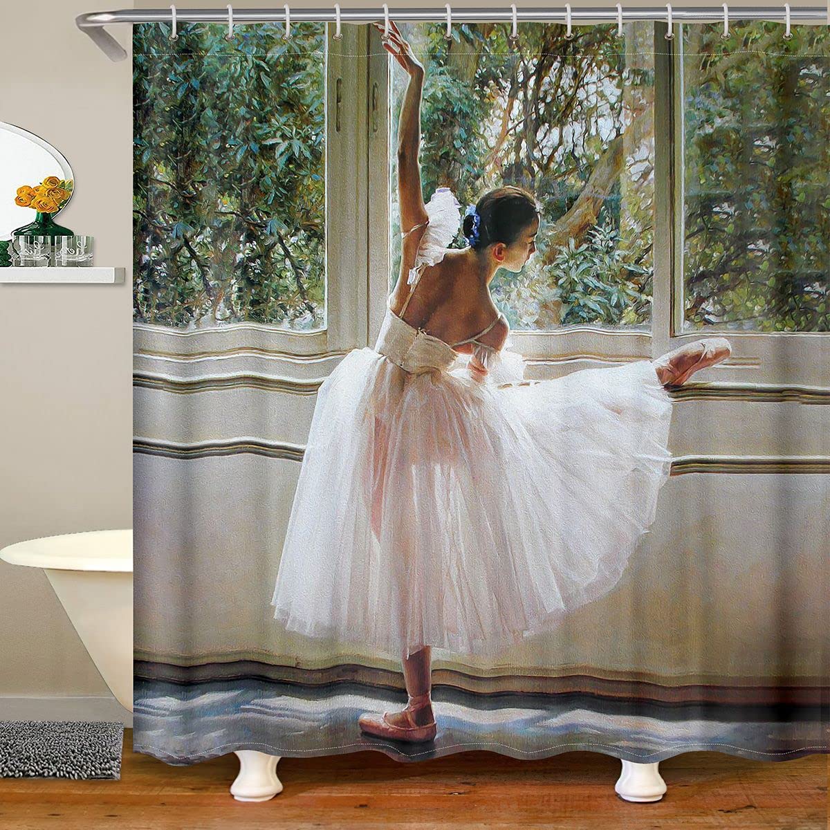 Rideau de douche en tissu motif feuilles botaniques pour une ambiance spa avec danseuse