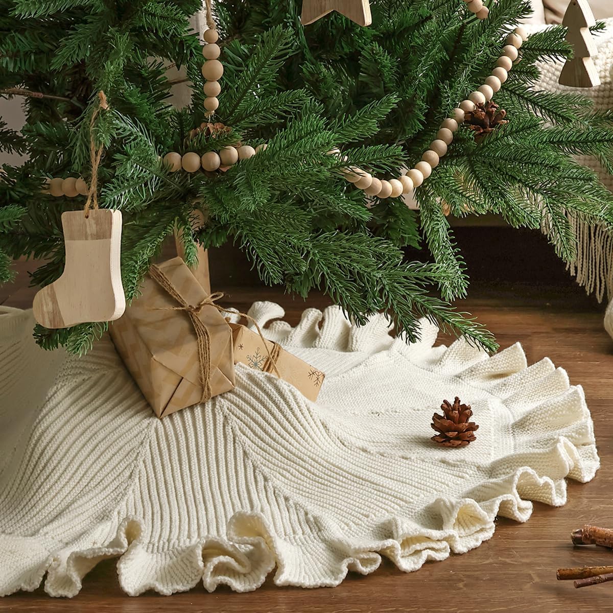 36 inch Christmas Tree Skirt: Pencil Tree Skirt for 6ft Tree, Ruffled Edge Knit Cream White Small Tree Skirt, Vintage Tree Skirts, Rustic Farmhouse Christmas Decorations