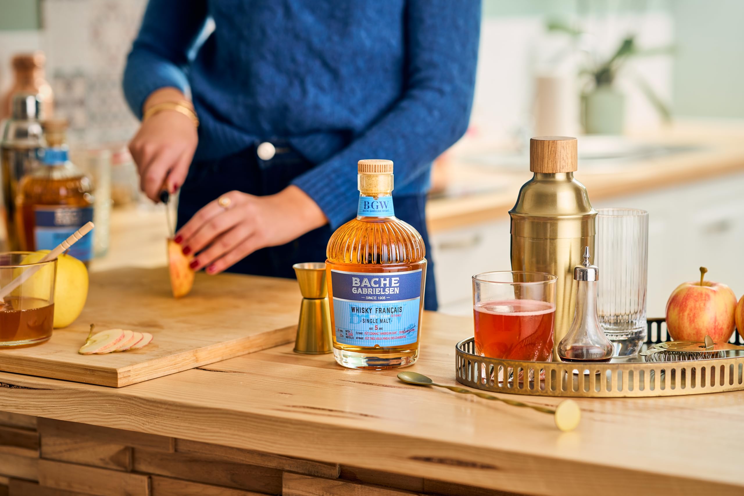 Whisky - Single Malt Whisky - Origine : France/Poitou-Charentes - 5 ans d'âge - Notes de Poire, Mirabelle & Miel - A servir en cocktail ou en digestif - 41% Alcool - 70cl
