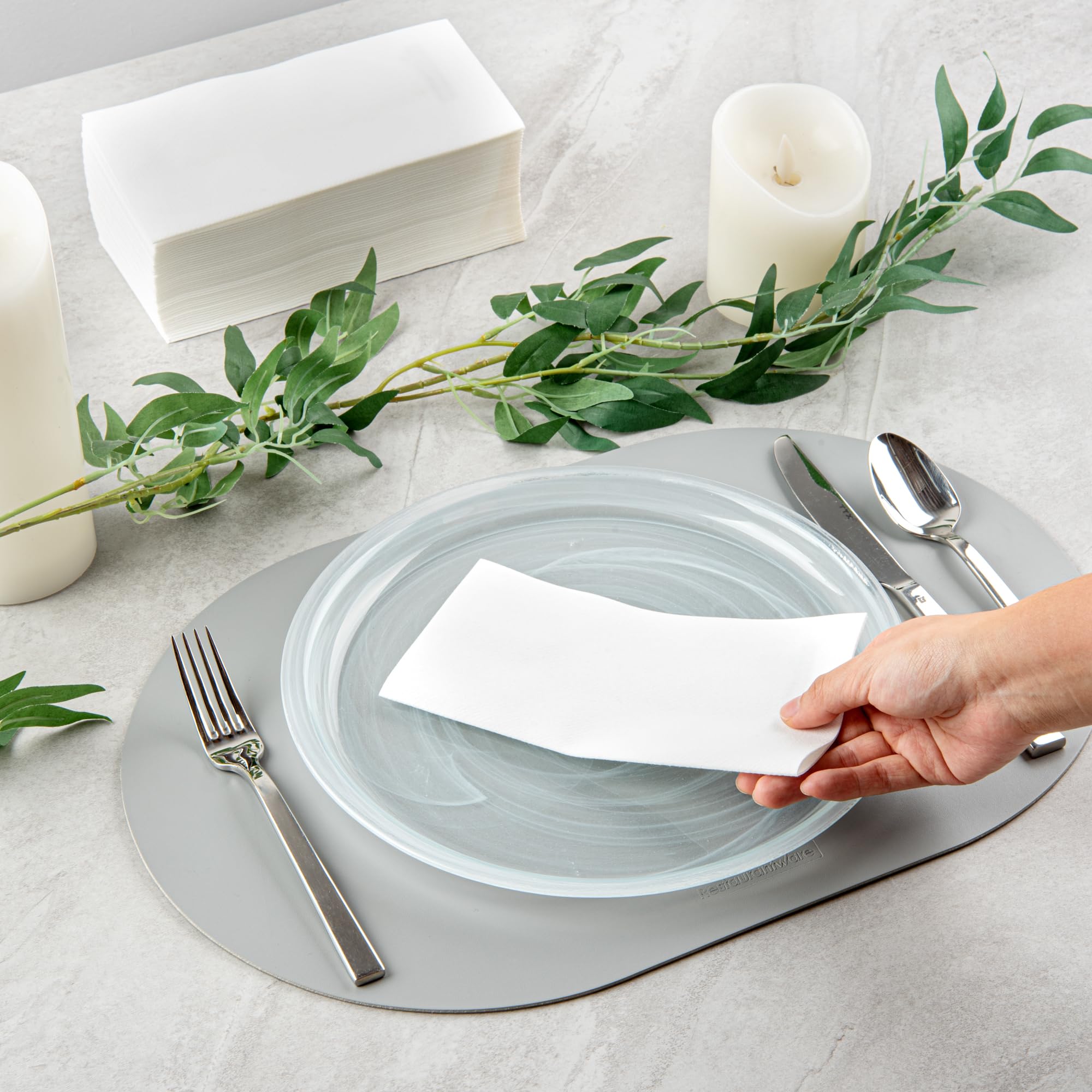 Luxenap - Toallas de invitados con tacto de lino de 15.8 x 7.9 pulgadas, 50 toallas de mano, pliegue de ¼, servilletas de papel blanco, desechables, para baños, cocinas y mesas Restaurantware