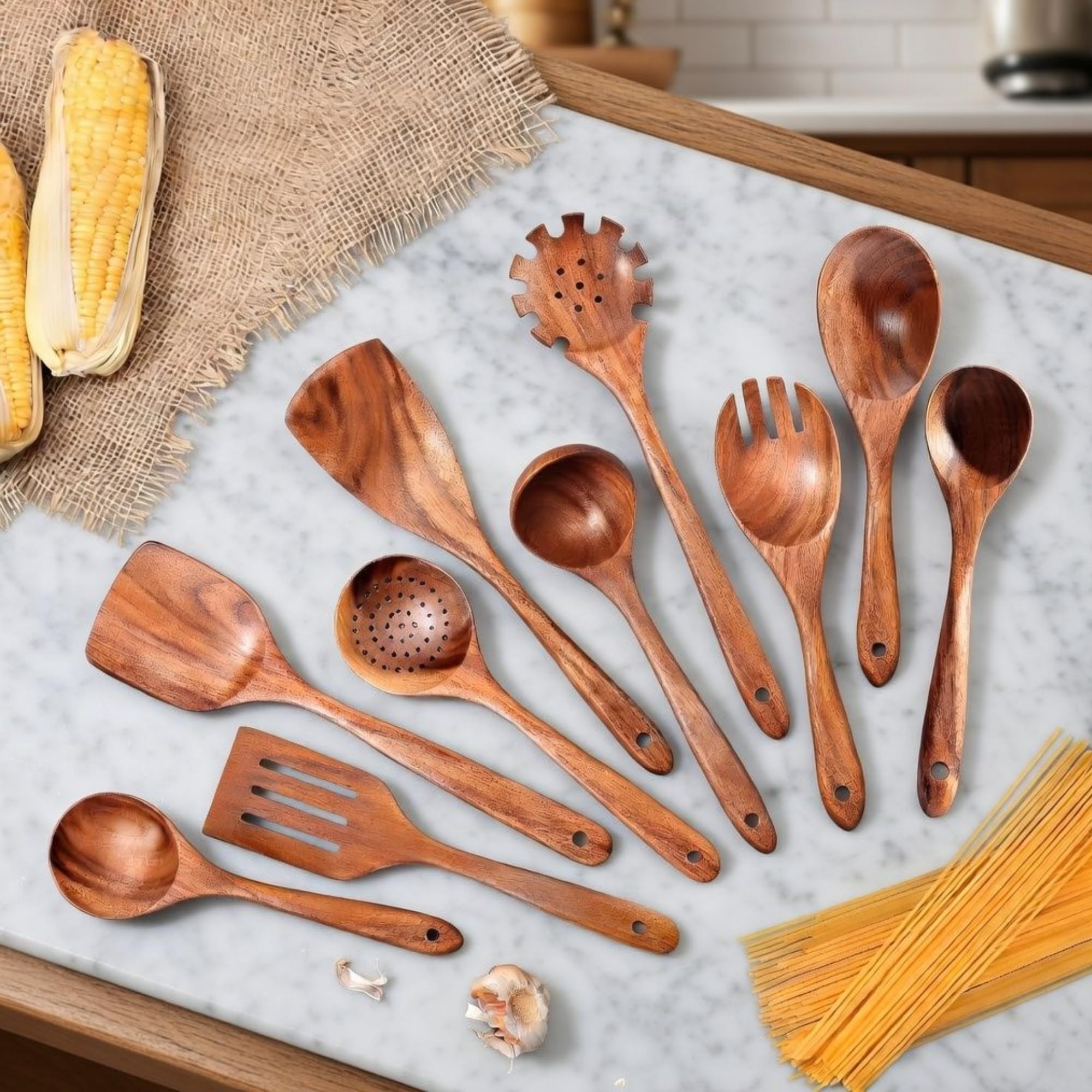 EcoSlurps Premium Teakholz Küchenhelfer Set - 8 Kochutensilien aus Holz, Löffelablage und Aufbewahrungshalter, 8 Haken zum Aufhängen, insgesamt 18-teiliges Luxus-Geschenkset (18)