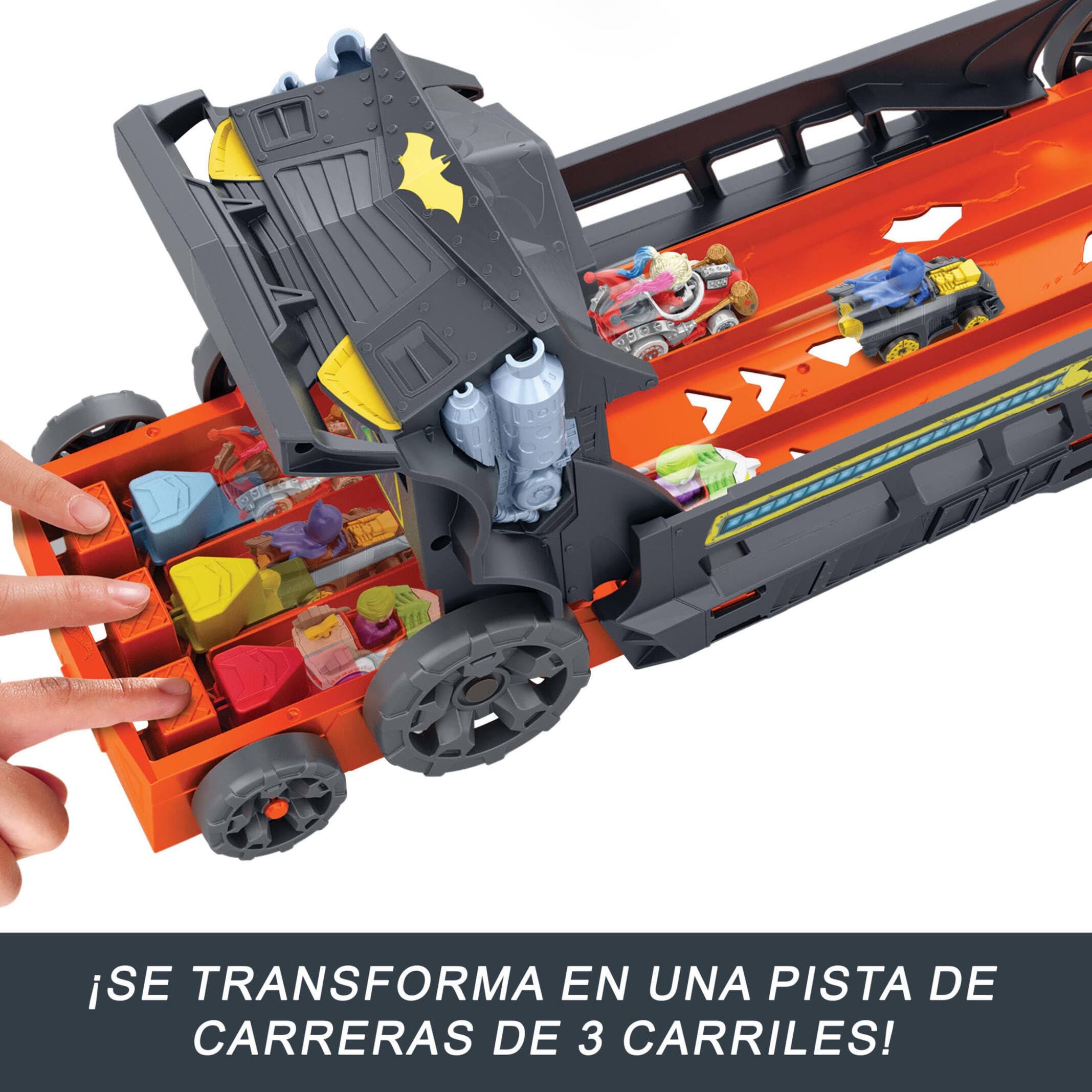 Hot Wheels RacerVerse Camión de Transporte de Batman, Pista para Coches de Juguete con 3 lanzadores, Incluye 1 vehículo de Batman y 1 del Joker, Regalo para niños y niñas +3 años, HXN21