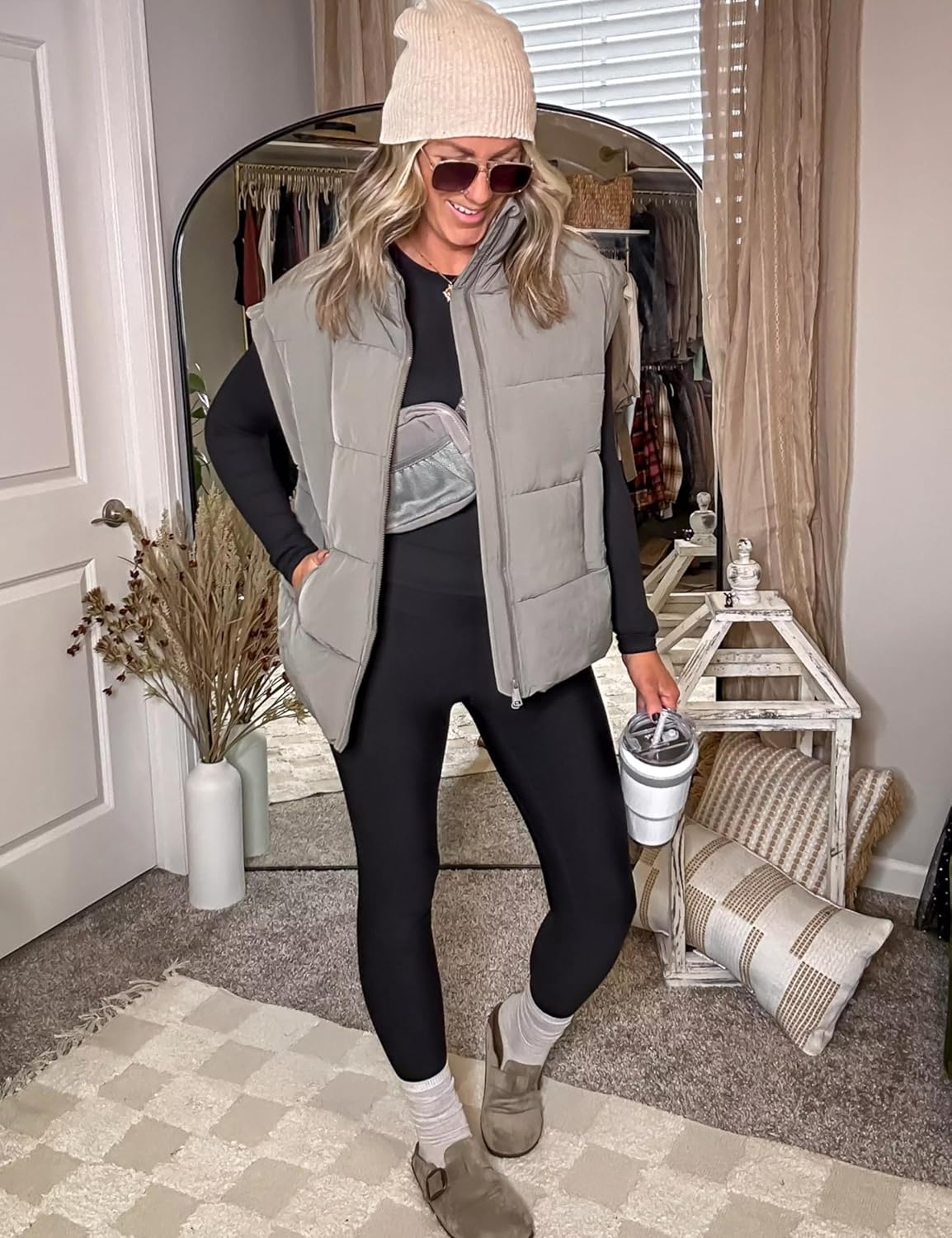 Women's Winter Crop Puffer Vest Lightweight Warm Flysleeve Stand Collar Padded Puffy Jackets Coats with Pockets