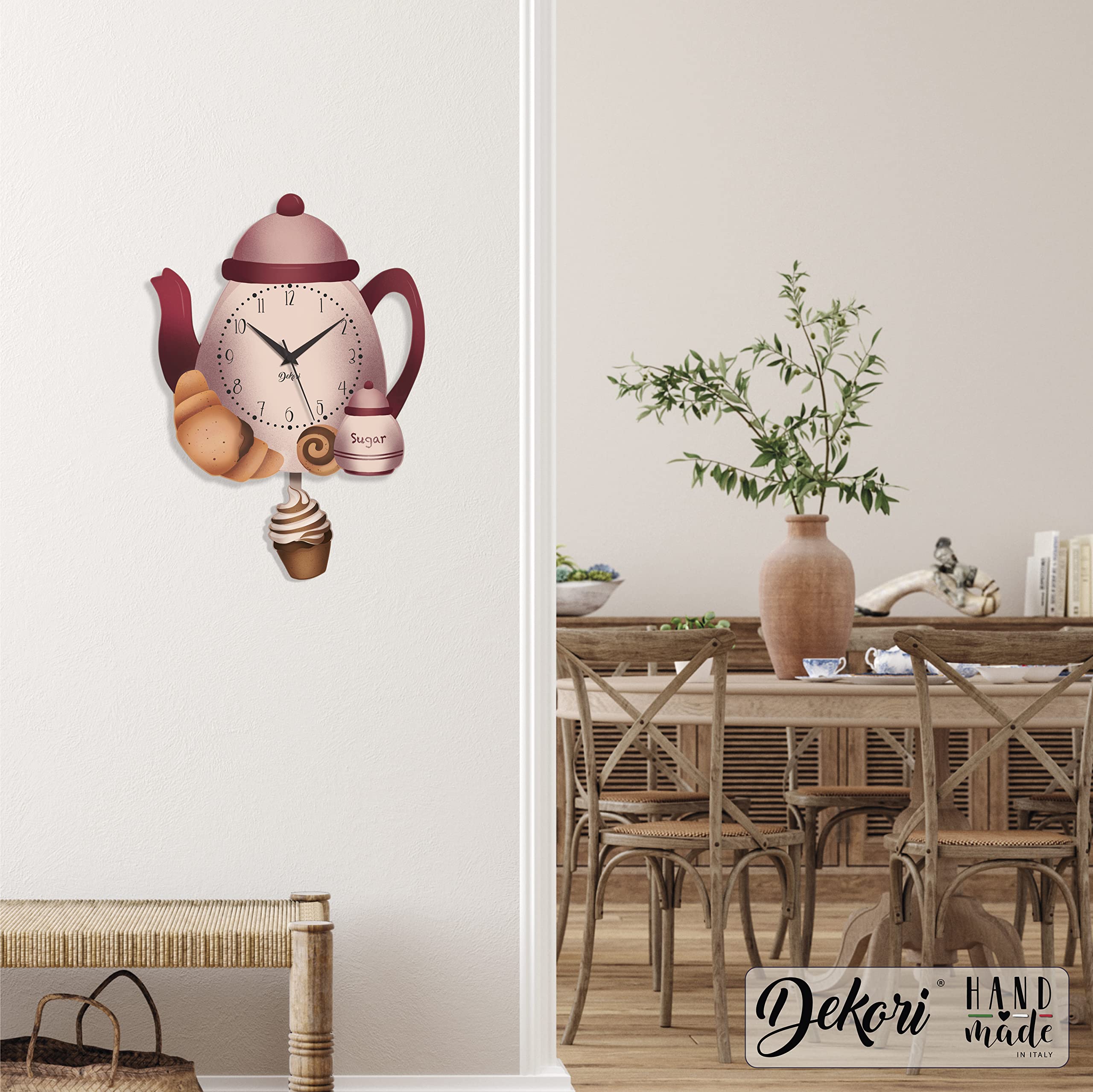 DEKORI Orologio da Parete con Pendolo – Design Caffettiera e Dolcetti, Silenzioso, Artigianale, in Legno, per Cucina o Casa, 28x41 cm