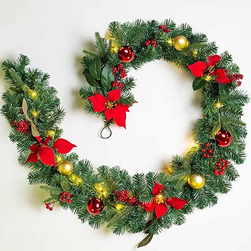 YULETIME Guirnalda de Navidad iluminada de 6 pies, funciona con pilas con 20 luces de hadas, guirnalda artificial, bolas rojas, bayas, flor de