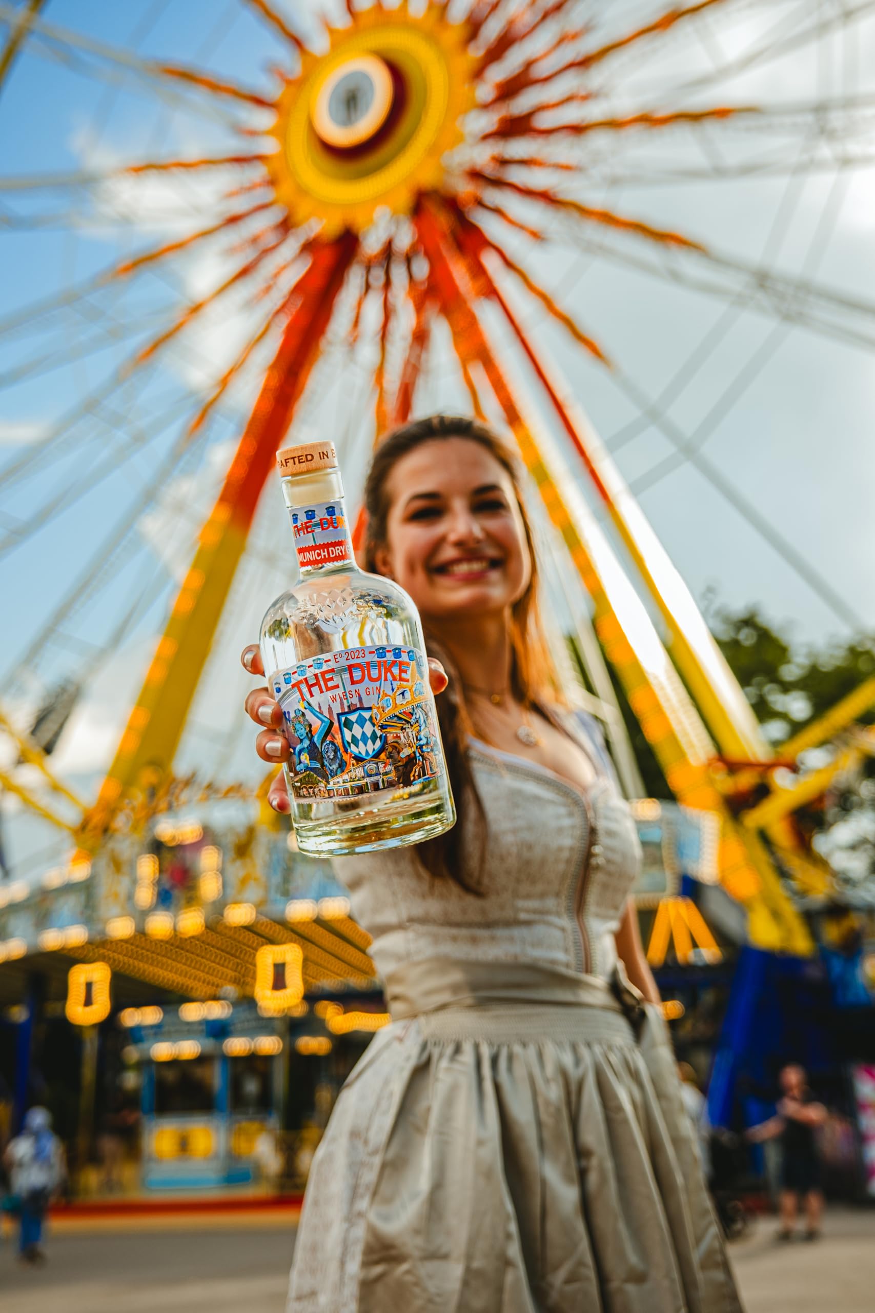 THE DUKE Munich Dry Gin Wiesn Edition - Handgefertigter, Bio-zertifizierter Gin aus München mit 13 einzigartigen Botanicals - limitierte Oktoberfest-Ausgabe, 45% vol (0,7 l)