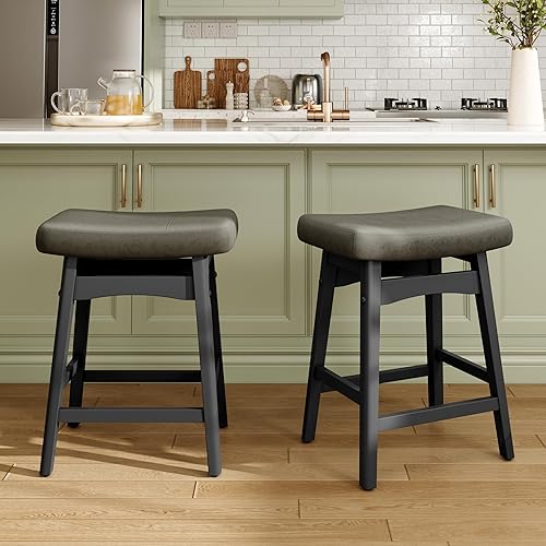 Miniatura 27 de MAISON ARTS Juego de 2 taburetes de bar beige para encimera de cocina, patas de madera maciza con asiento de cuero sintético, taburetes de bar de