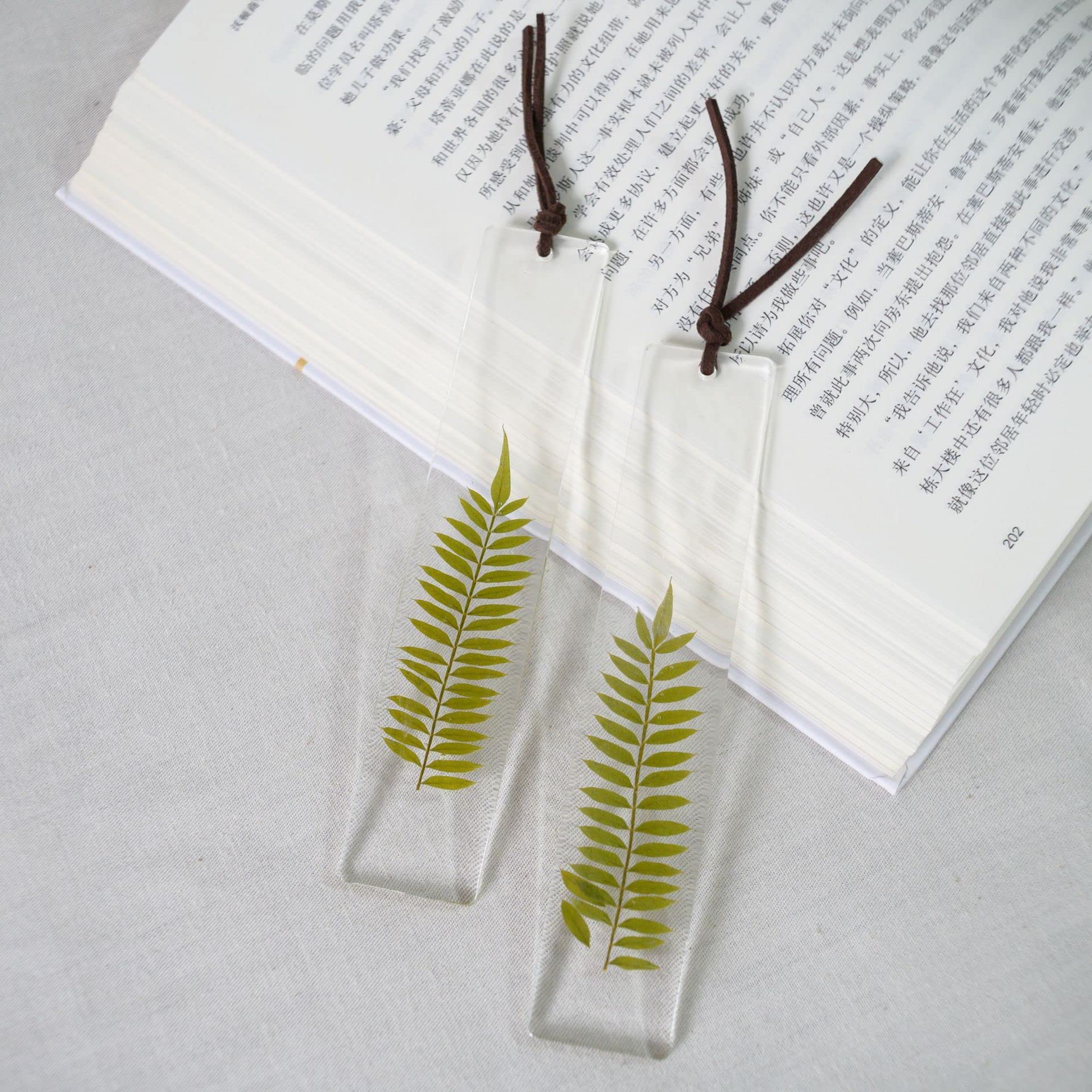 Epoxy Dried Flower Resin Bookmark with Pressed Flowers - Transparent Acrylic for Kids, Women, Teachers & Students - Large Leaves