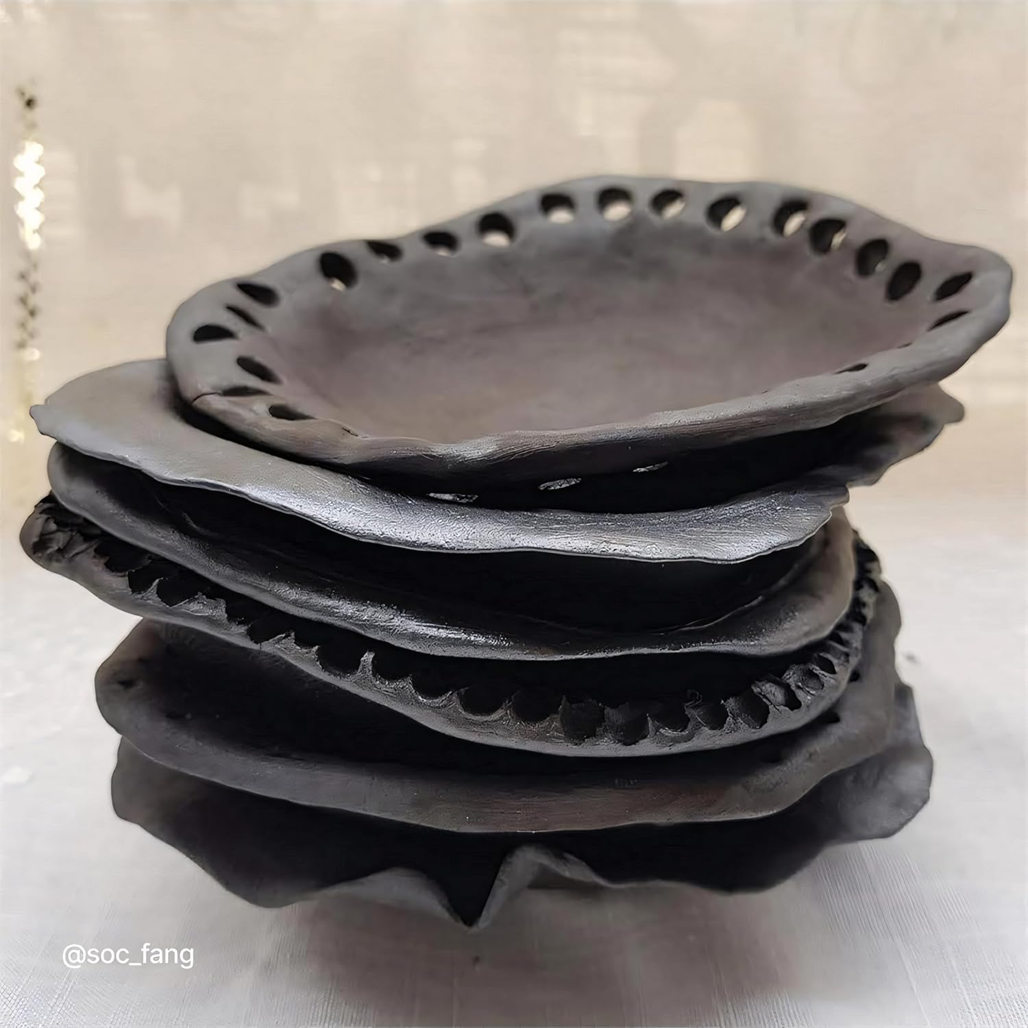 SIO-2 PM Black Low Fire Pottery Clay, 4 lb (Cone 07-05) Natural Modeling Clay for Wheel Throwing & Hand Building