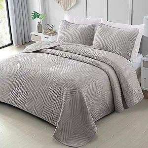 Exclusivo Mezcla Ultrasonic King Quilt Bedding Set, Lightweight Light Grey Bedspreads Soft Modern Geometric Coverlet Set for All Seasons (1 Quilt and 2 Pillow Shams)