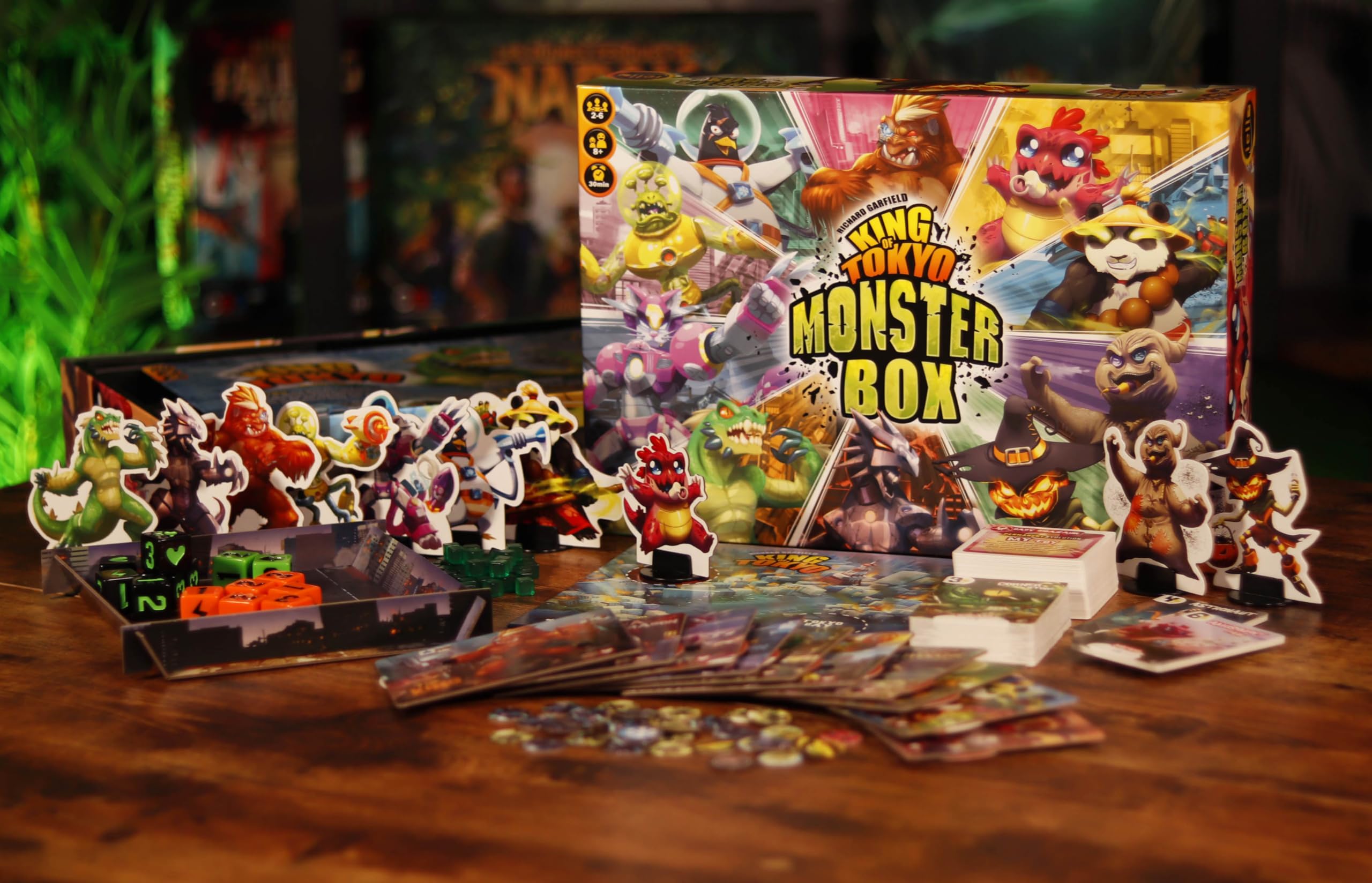 IELLO King of Tokyo Monster Box – Jeu de Société Édition Complète – Jeu de Base + Extensions Power Up et Halloween – Dès 8 Ans – 2 à 6 Joueurs