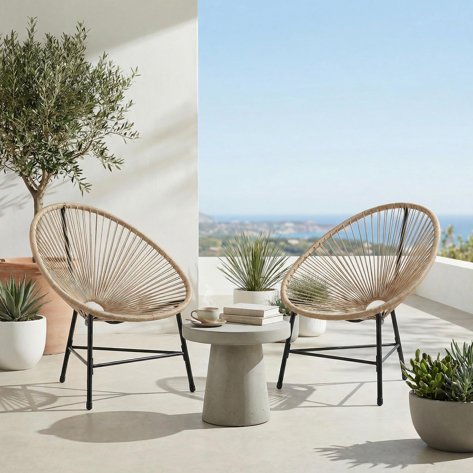 Outsunny Lot de 2 Fauteuils de Jardin Acapulco Résine Tressée, Structure Triangulaire en Acier, Chaise de Jardin pour Plage Balcon Terrasse, Charge 120 kg, 72x68x81cm, Naturel