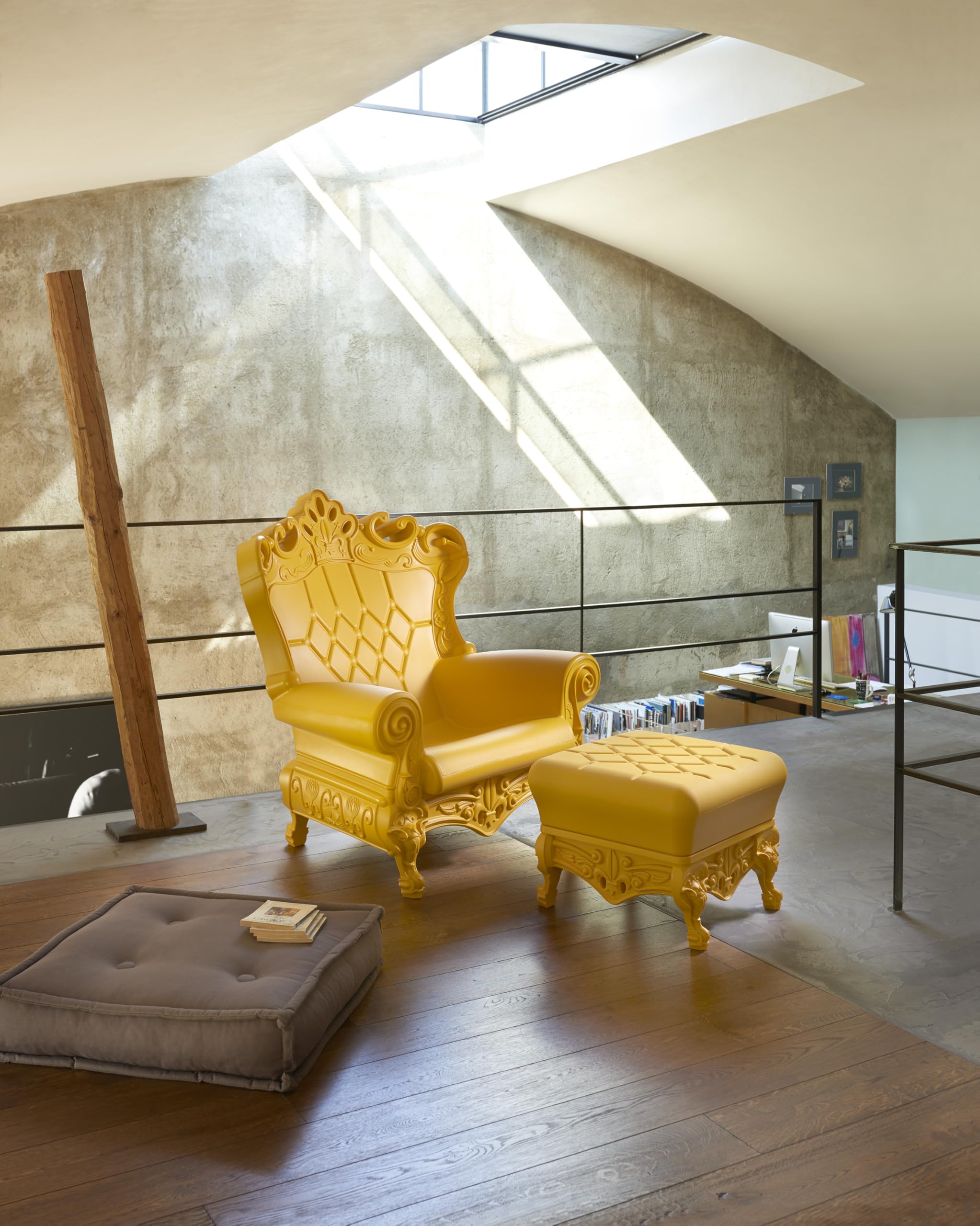 SLIDE Poltrona Trono Queen of Love Fucsia - Design Barocco Moderno per Interno e Esterno - in Polietilene per Giardino Salotto Hotel - Made in Italy - 103.5 x 98 x 112.5 cm