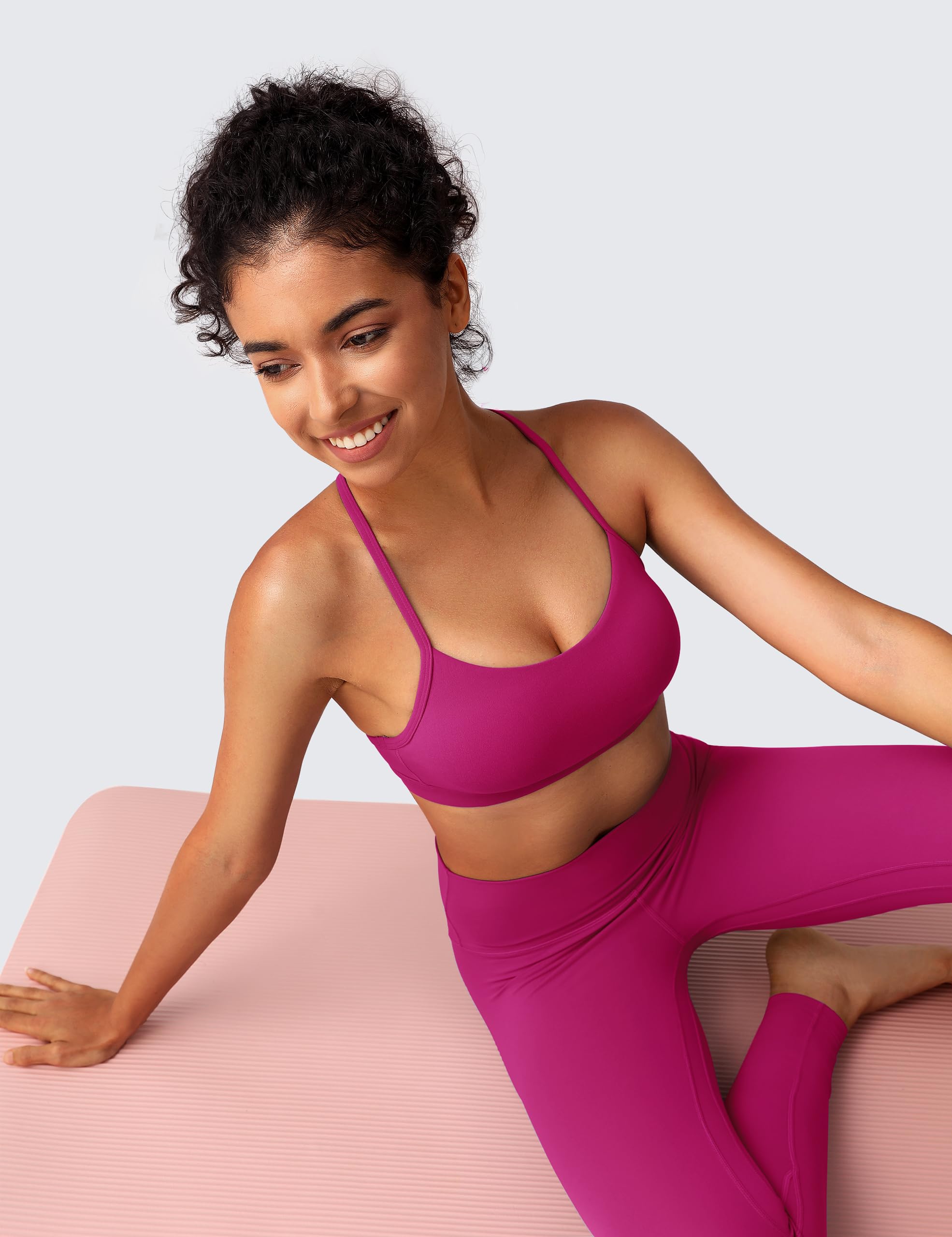 BAYDI Clouduxi Sujetador deportivo para mujer, agarre ligero, sin aros, acolchado con almohadillas extraíbles, espalda en Y con tirantes finos para yoga, pilates y uso diario
