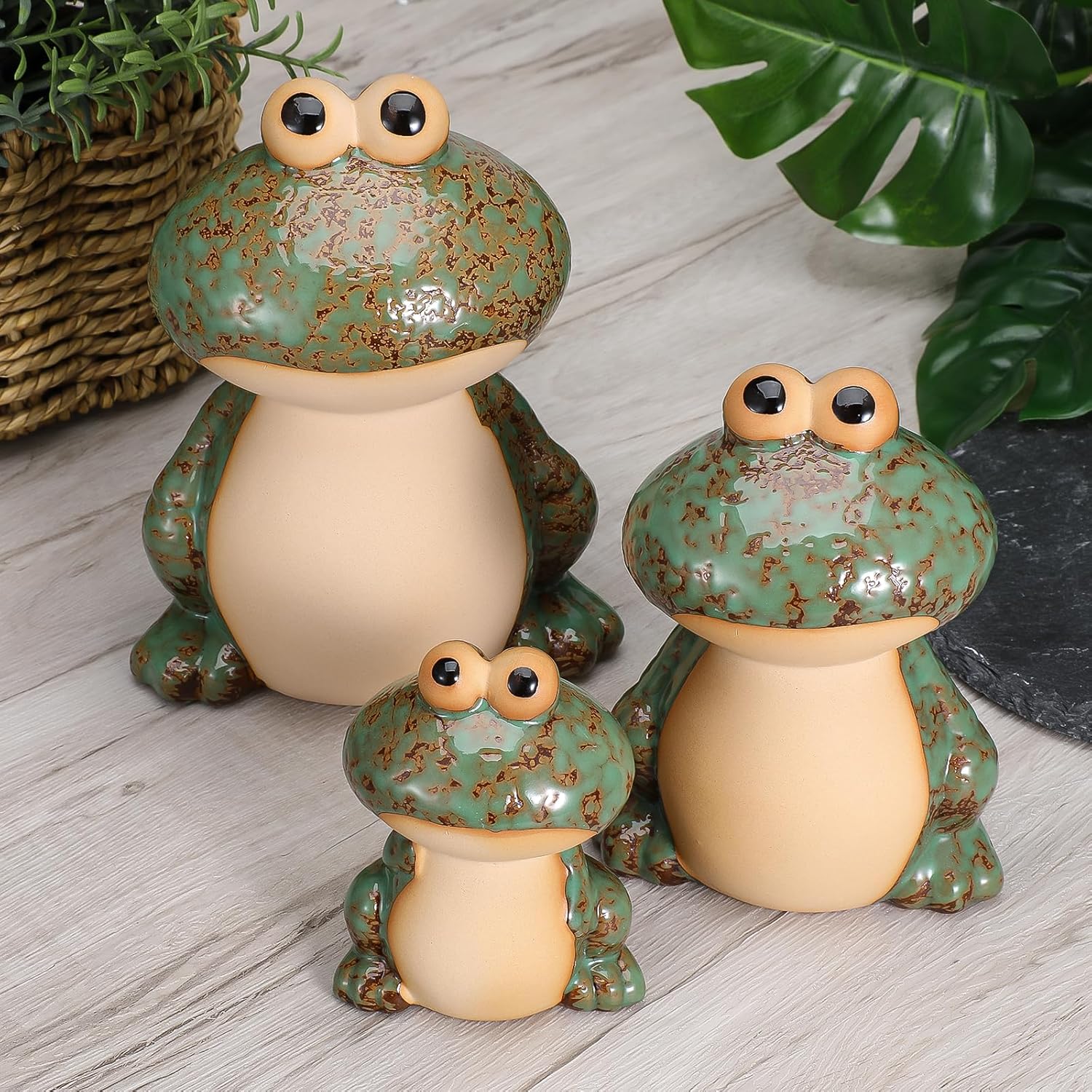 Garden Frog Decor Set of 3 Outside Ceramic Frog Statues Cute Yard Decoration Funny Holiday Ornament for Patio Backyard Pond Pool Front Porch Mom Grandma Family Friend