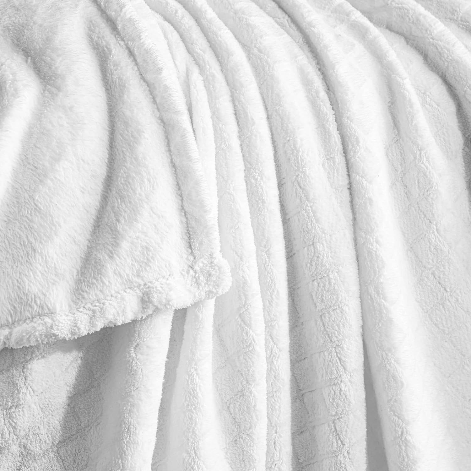 Superior Alaska Collection Quilted Diamond Throw Blanket - Soft Plush Velvety Fleece Blanket for Couch, Bed and Living Room Decor - Cozy, Warm & Lightweight All-Season Cover, Twin Size, White