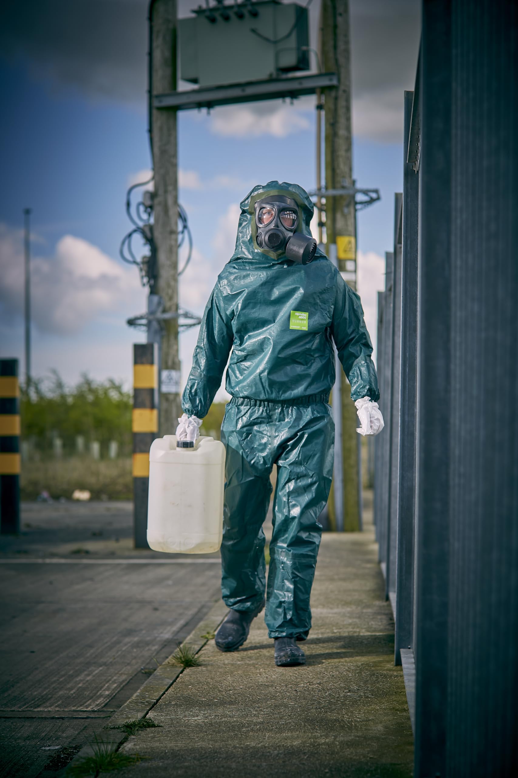 Amazon | [Ansell] 化学防護手袋 AlphaTec 02-100 Mサイズ LLDPE 厚さ