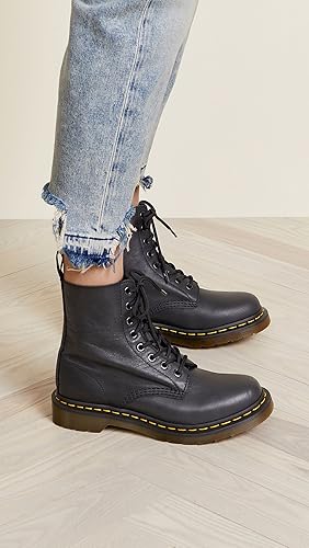 Miniatura 3 de Dr. Martens Women's 1460w Originals Eight-Eye Lace-up Boot 1460 W