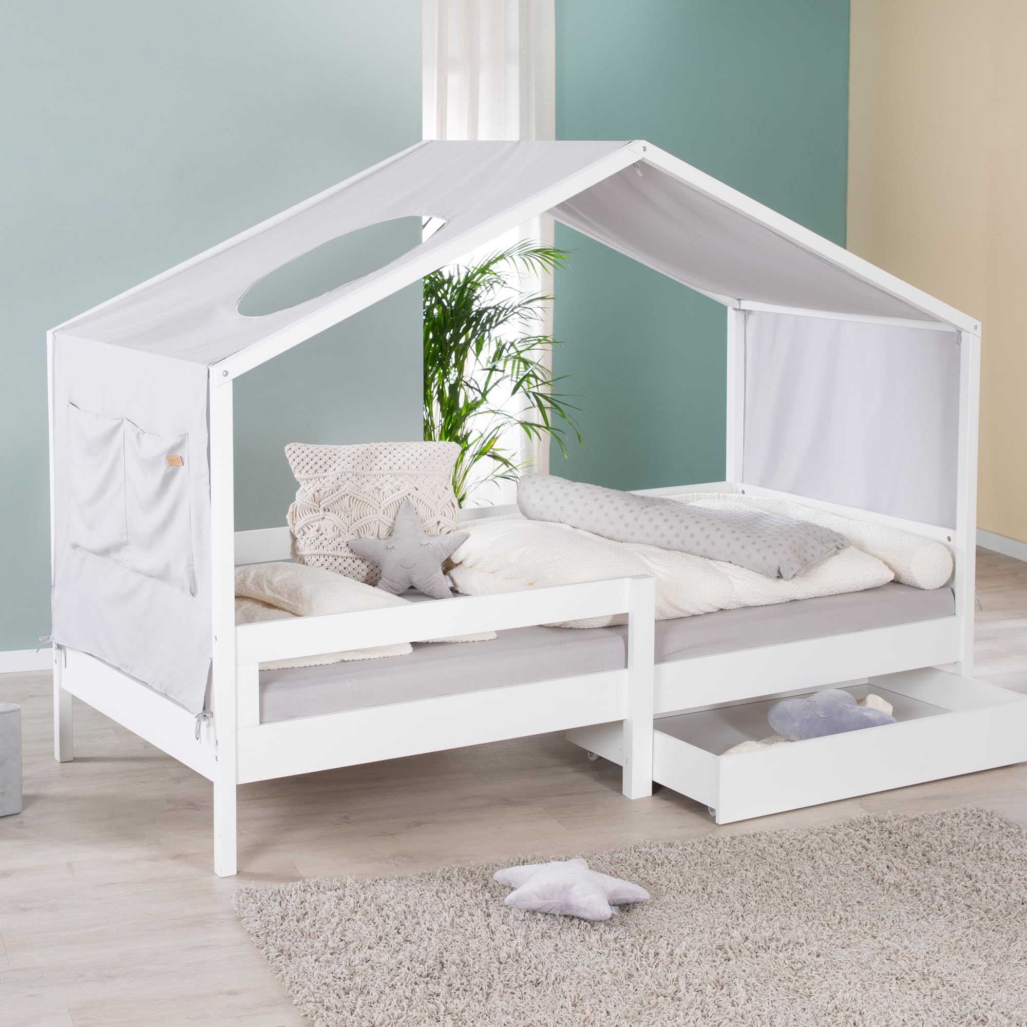 roba Łóżko domowe 90 x 200 cm – łóżko dziecięce zgodnie z zasadą Montessori – łącznie ze stelażem oraz wbudowaną ochroną przed wypadnięciem – drewno lakierowane na biało