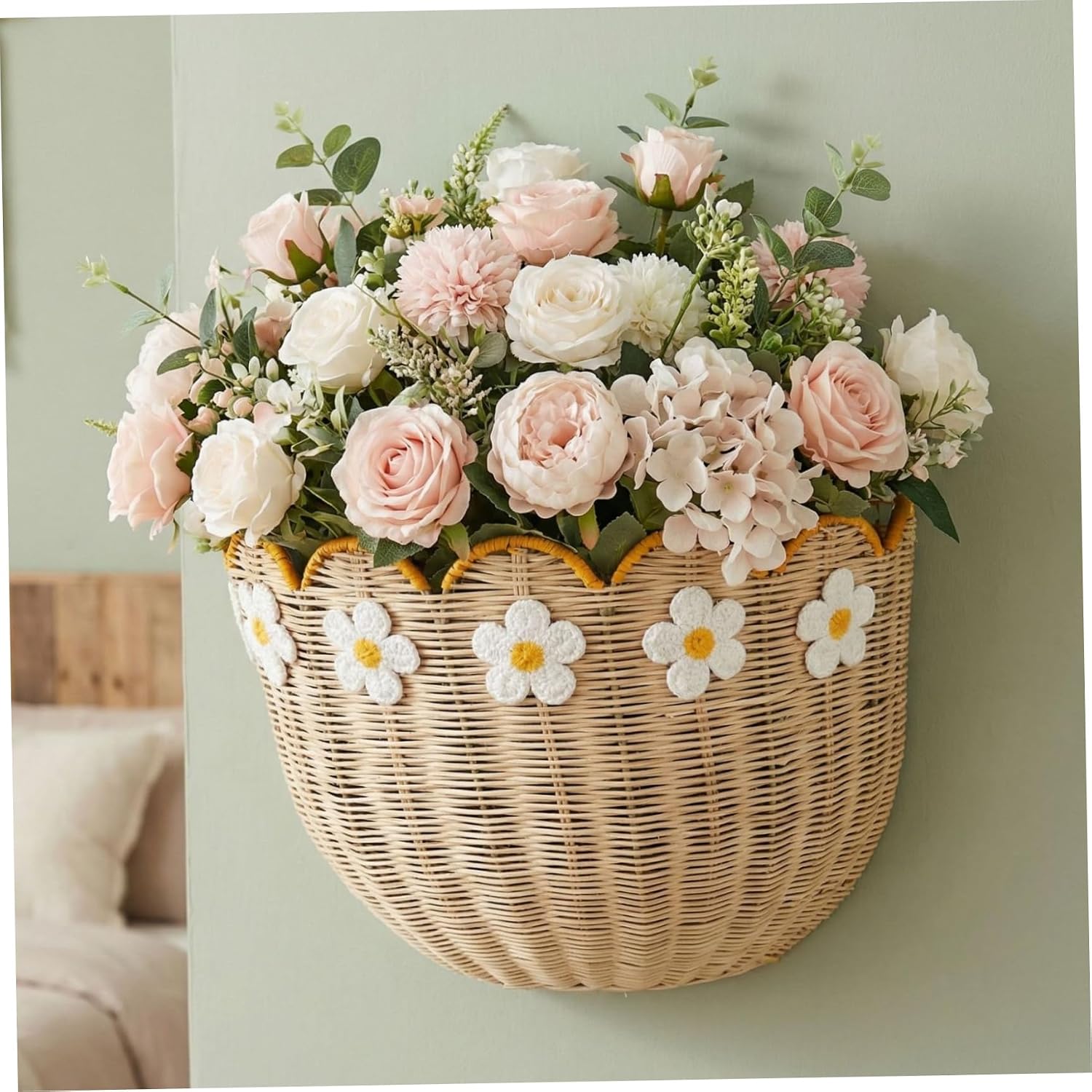 Scalloped Wall Basket Boho Woven Wall Baskets with Daisy Decor Hanging Wicker Basket for Storage, Home Decor, Bathroom, Indoor Outdoor