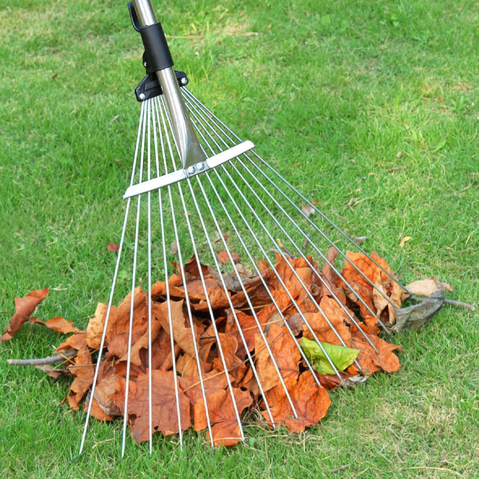 Rastrillo de jardín de acero inoxidable, rastrillo telescópico para hojas, herramienta de limpieza duradera para un mantenimiento eficiente de los arbustos, ideal para jardinería y limpieza al aire