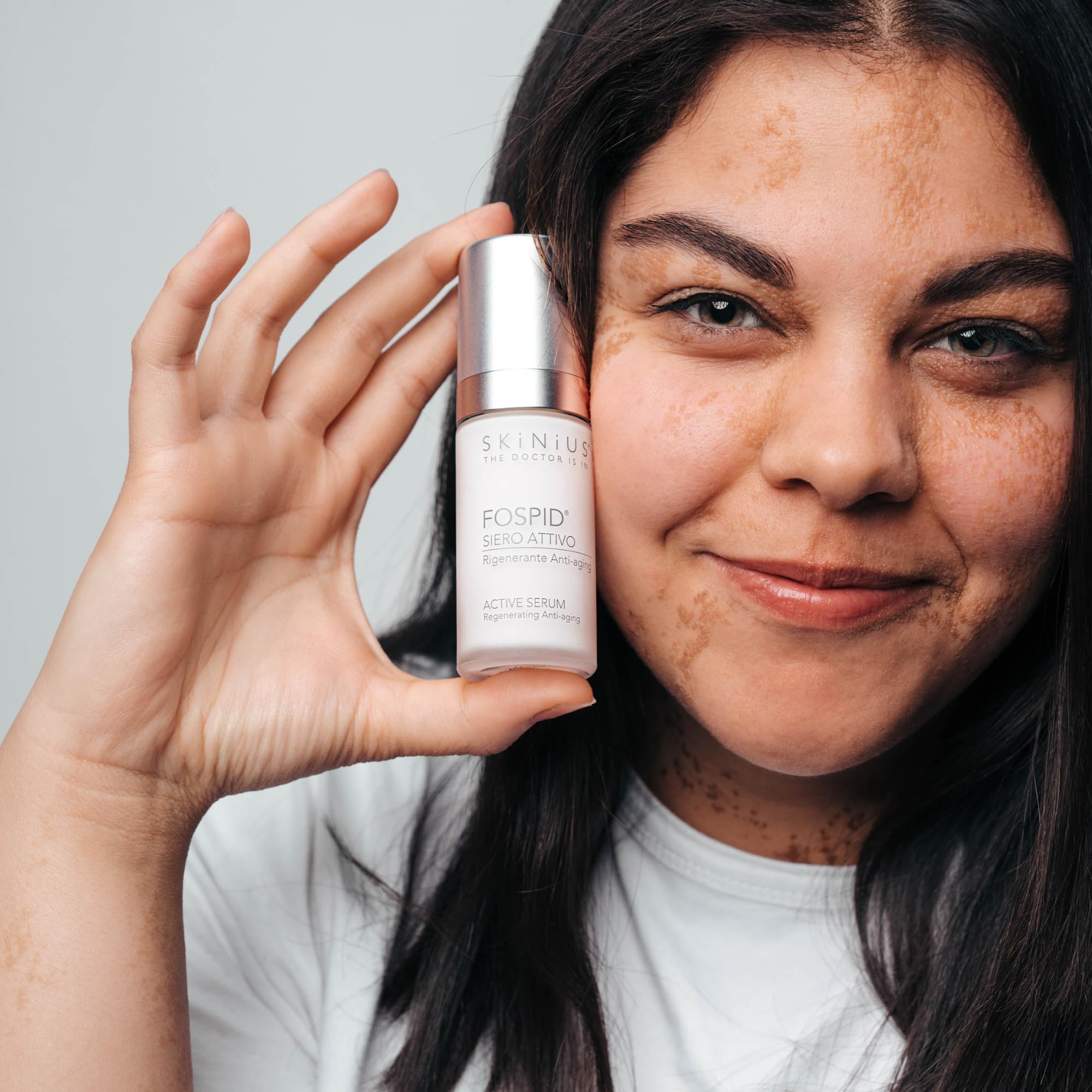 Skinius FOSPID Siero Viso Attivo con Fospidina - Azione Rigenerante Anti-Aging - Aiuta a Restituire Tono Densità e Luminosità alla Pelle - 30ml