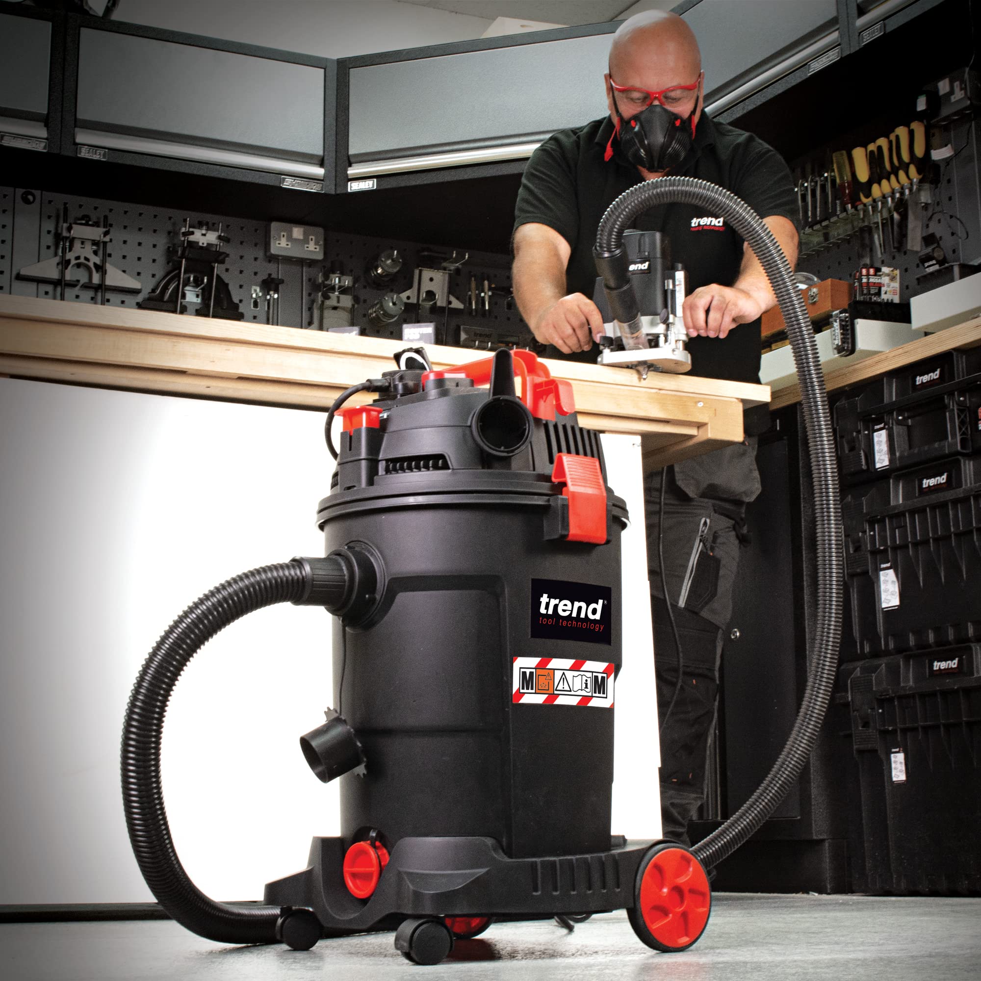 Trend odkurzacz na mokro i sucho klasa M, 1200 W, 25/17 l, T33 | Odkurza pył i płyny, klasa M, pojemność 25 l na sucho i 17 l na mokro, T33A/EURO