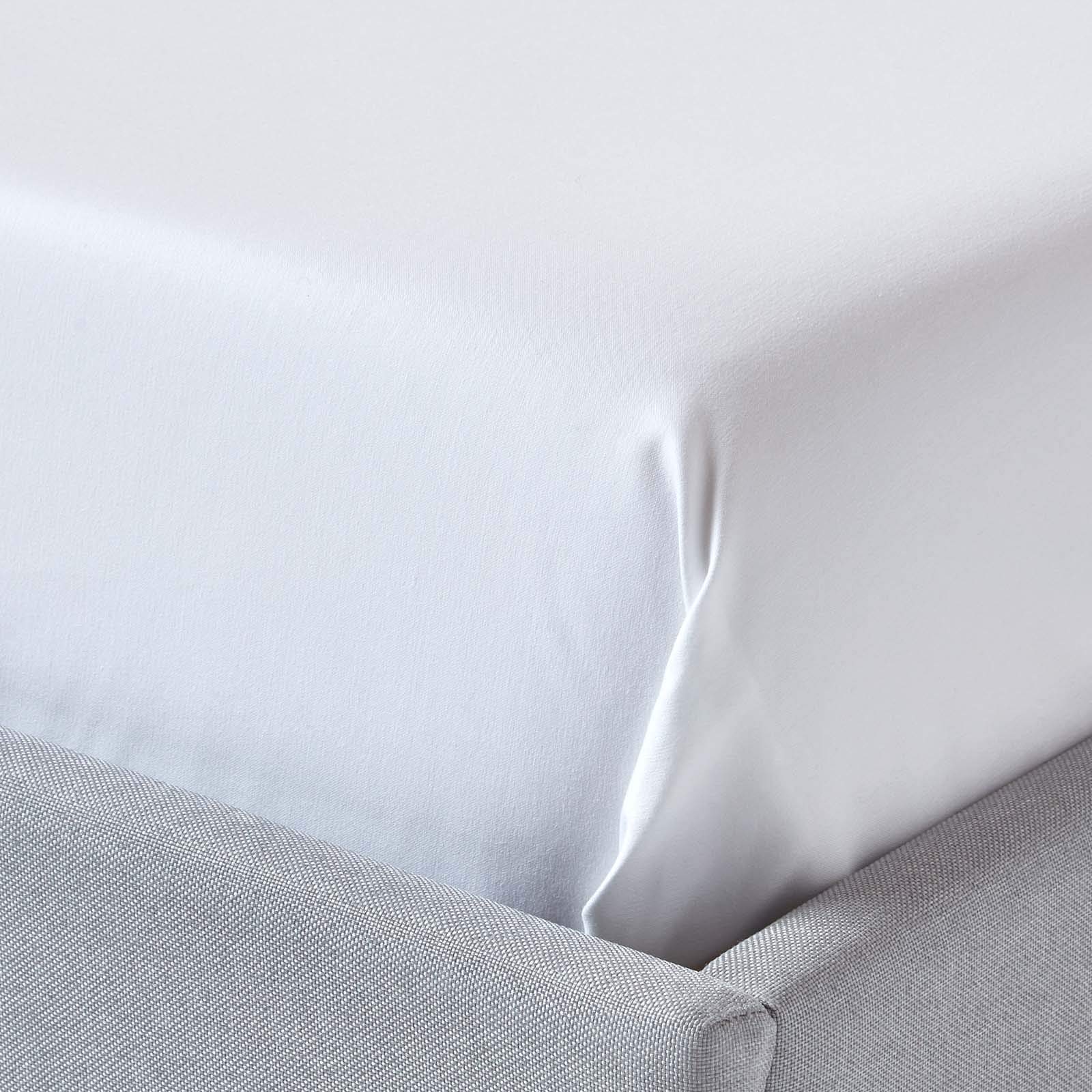 HOMESCAPES Luxus Bettlaken ohne Gummizug weiß 275x275 cm, Satin Baumwoll-Betttuch, Haustuch ägyptische Baumwolle