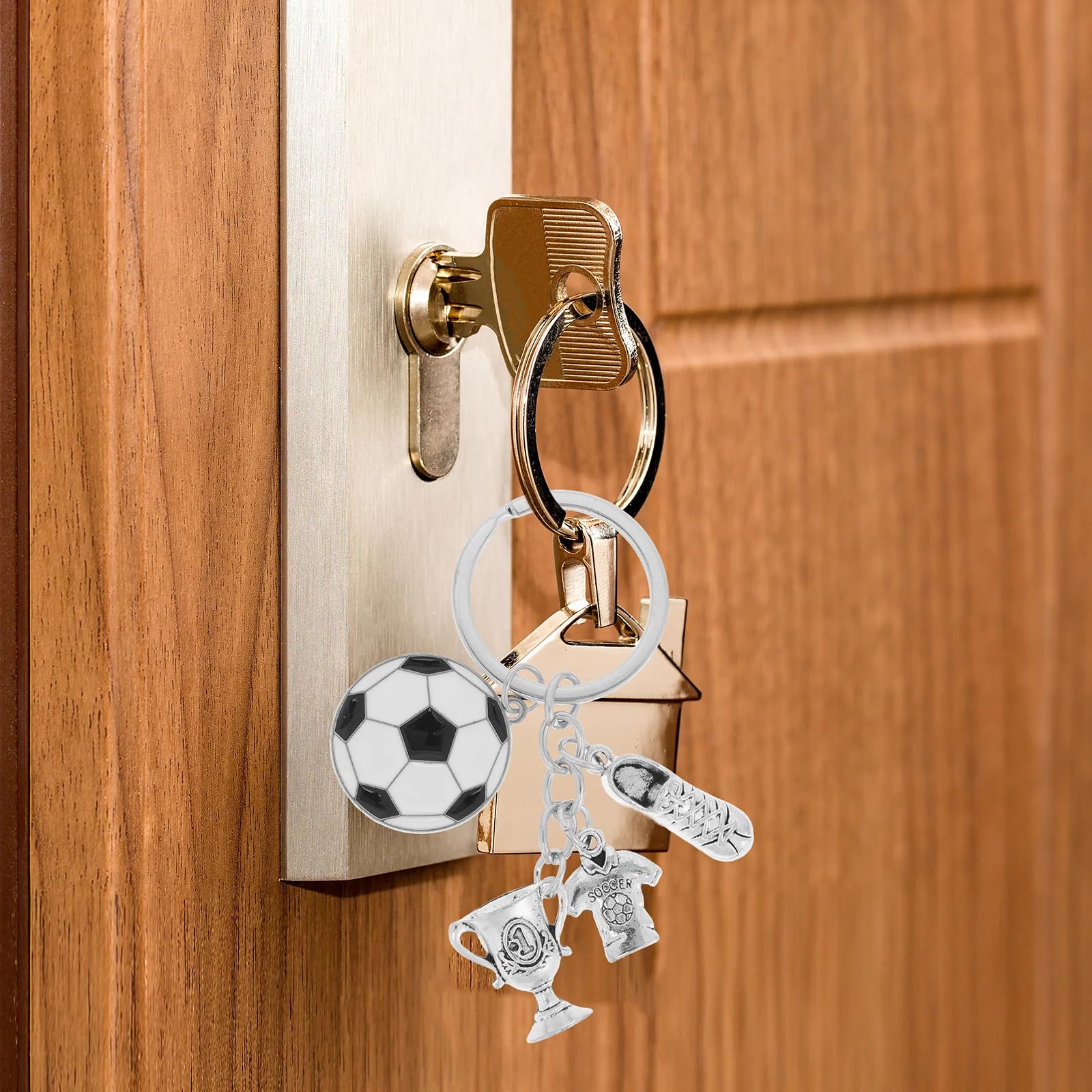 [HRYLXH] サッカー キーホルダー サッカー グッズ プレゼント キーホルダー, ファッショナブル デザイン，スポーツ ファン コレクション アイテム, ユニフォーム スタイル キーリング トロフィー型です - 2